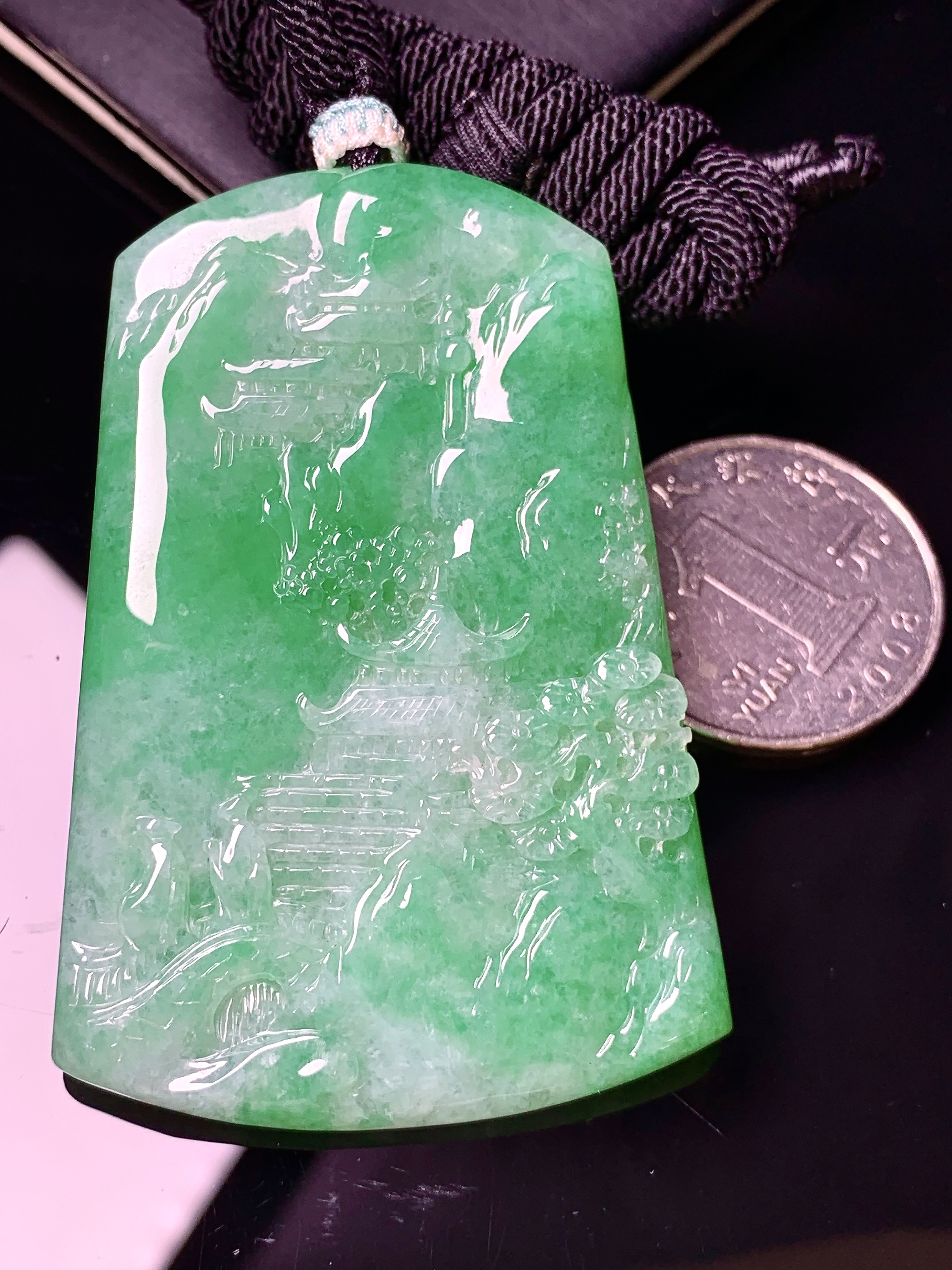 飘绿山水牌子吊坠 玉质细腻 色泽艳丽清新 水润亮眼 整体尺寸60*41*5.3 a5