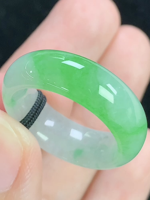 飘绿戒指，无裂，内径尺寸17.5-7.3-3.7mm，14号手寸，D26mdy