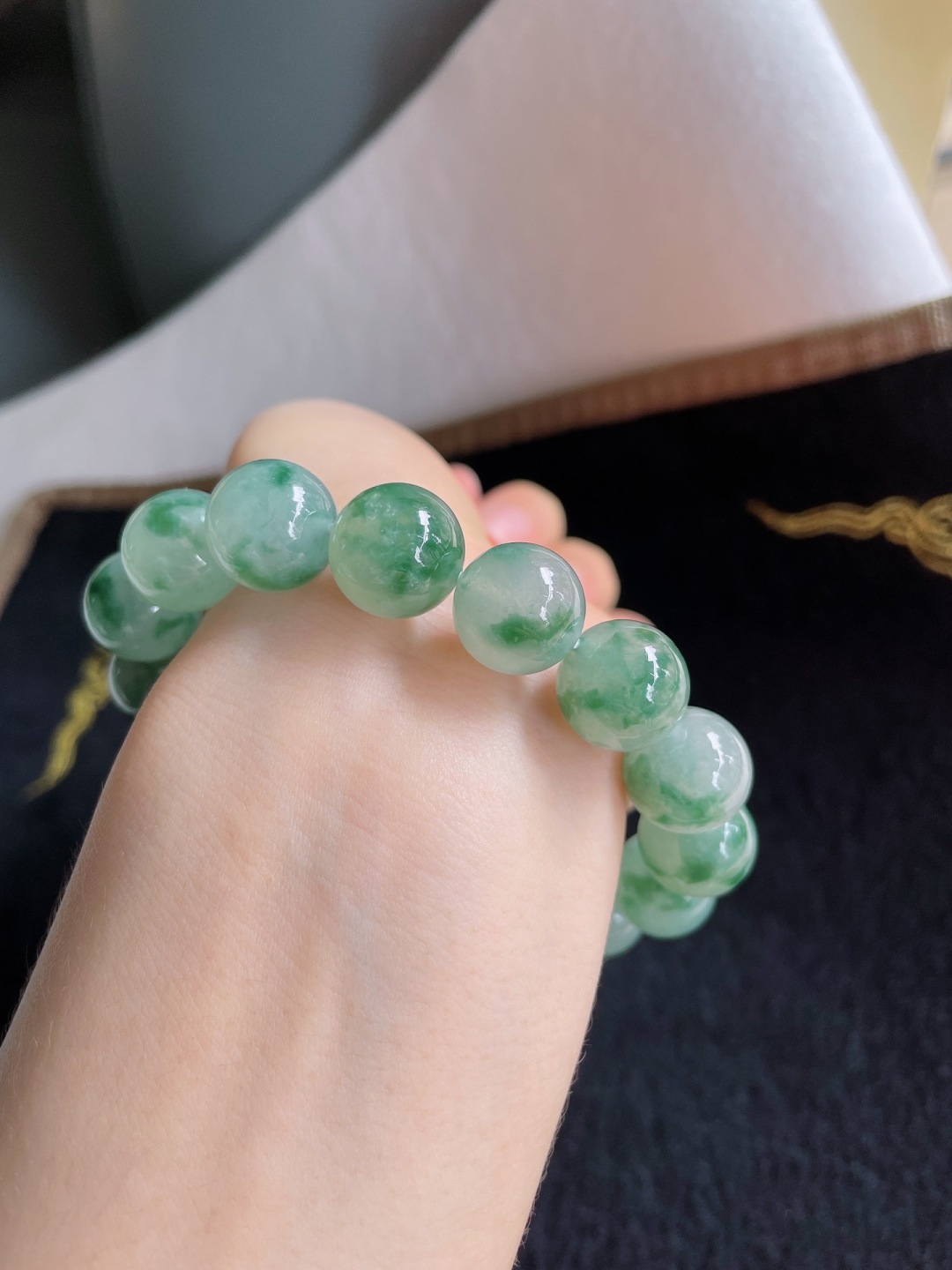 ️，缅甸天然翡翠A货，老坑冰飘花手串，尺寸：12.8mm。-1819