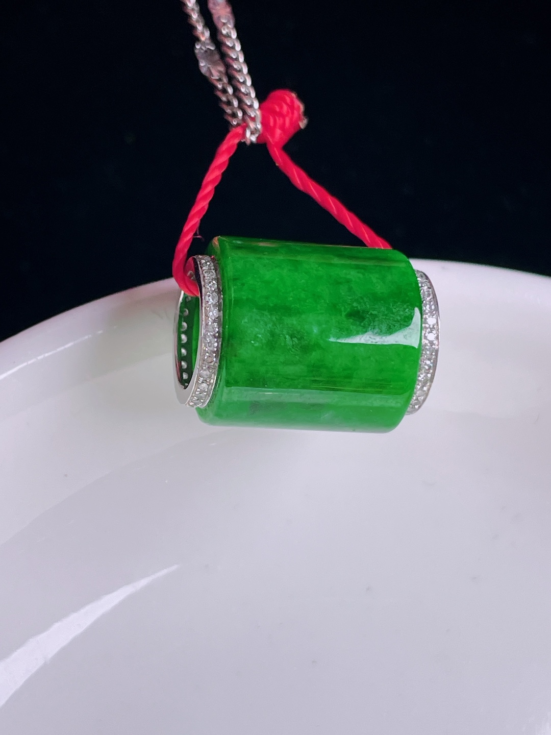辣绿路路通，18k镶嵌，老种起光，细底通透，尺寸：16/12.7mm0826