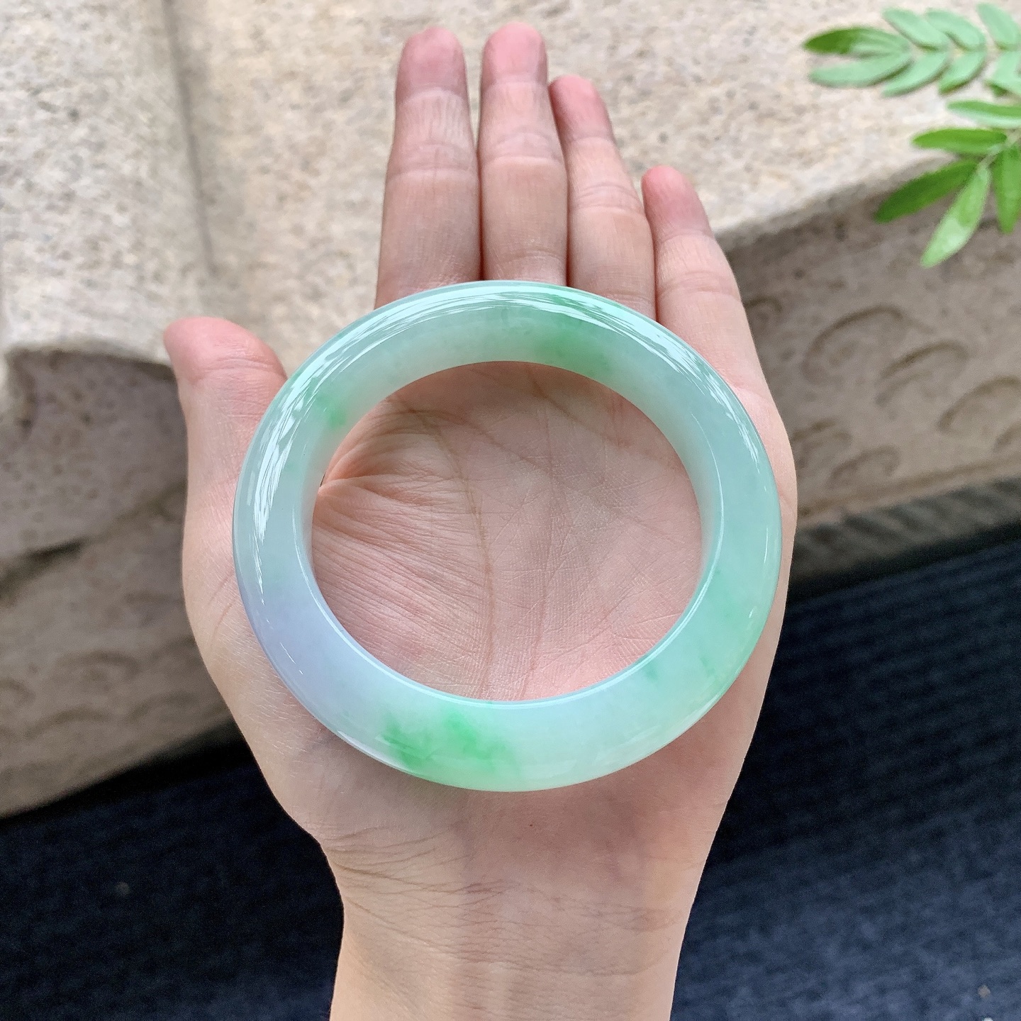 正圈54 55，圈口55/12/9.8，编码QX082736，糯冰春彩，飘绿，水润，种老，细腻，打灯