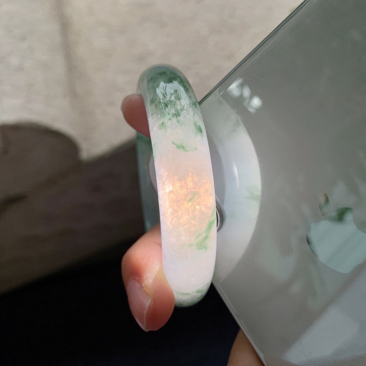 正圈53 54，圈口54.3/13/8.6，编码B2082741，冰糯飘花，水润，种老，细腻，打灯有絮线