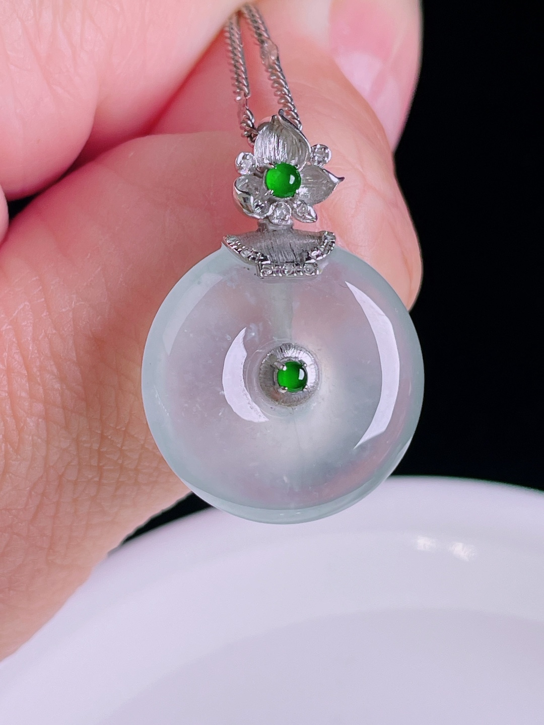 平安扣，18k镶嵌，老种起光，细底通透，尺寸：28裸石19.3/5.5mm0826