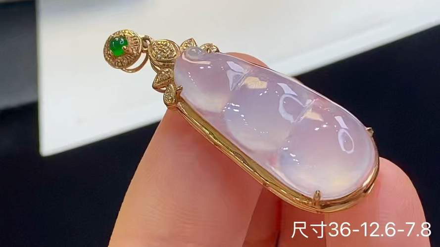 18k金+钻福豆吊坠，无裂，36-12.6-7.8