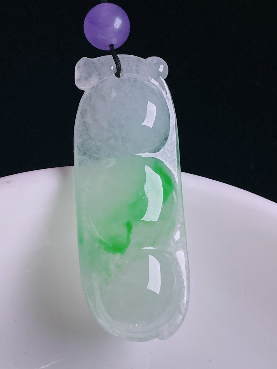 冰绿福豆/豆子，老种起光，细底通透，尺寸：39.4/15.4/6.3mm0826