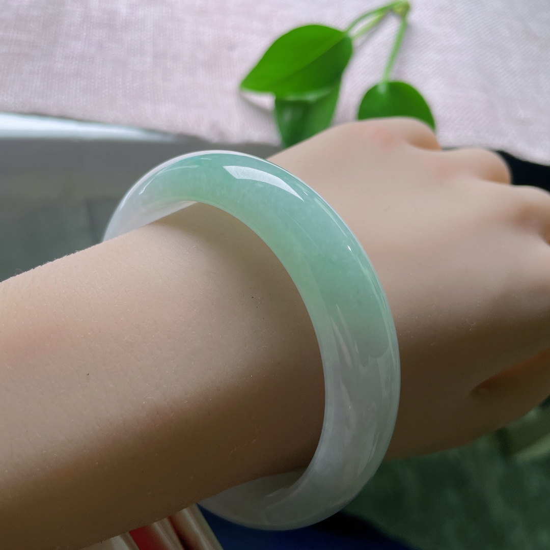 57.8/15.1/8.4，春彩正圈，福禄寿全，宽版，大气端庄上档次，种老，一点皮纹，F83