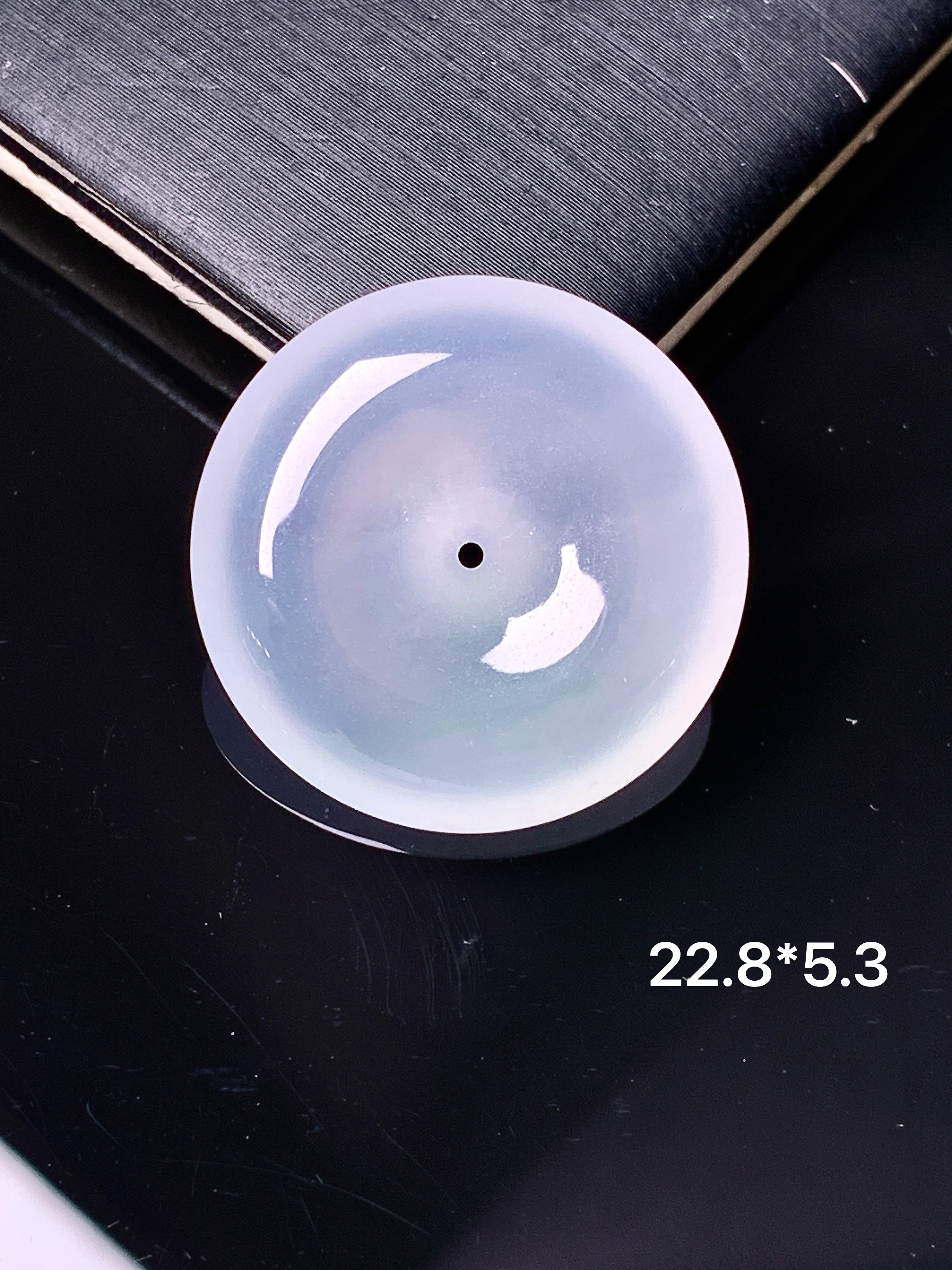 冰种平安扣吊坠 玉质细腻 色泽艳丽清新 水润亮眼 整体尺寸22.8*5.3 d3