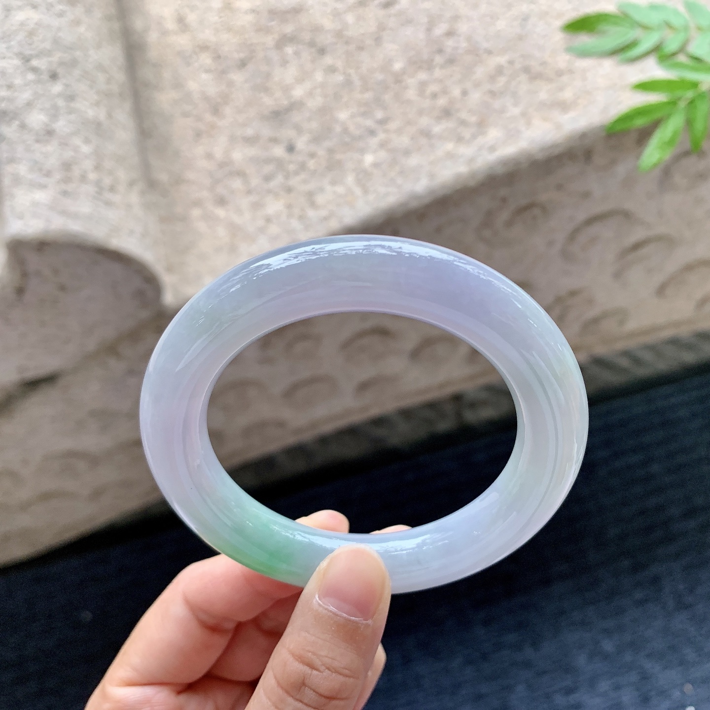 圆条53 54,圈口54.6/11.5/11.6,编码Q5082707,描述春彩，水润，种老，细腻，打灯有棉线