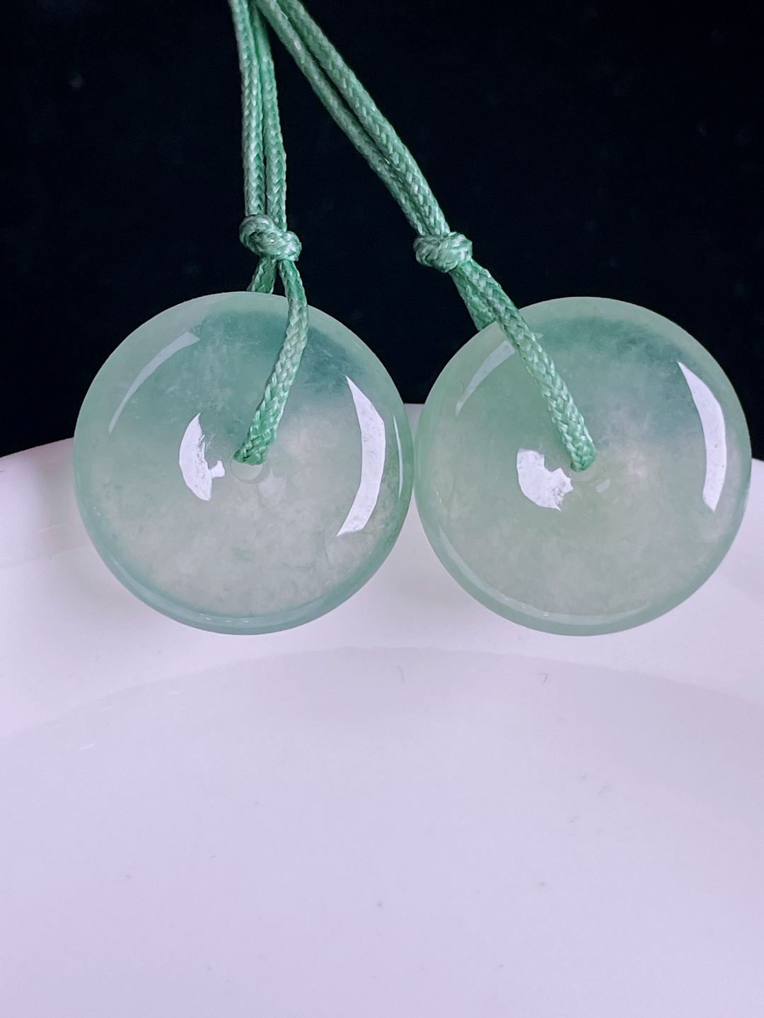 冰绿平安扣耳坠，老种起光，细底通透，尺寸：15.4/3.6mm0826