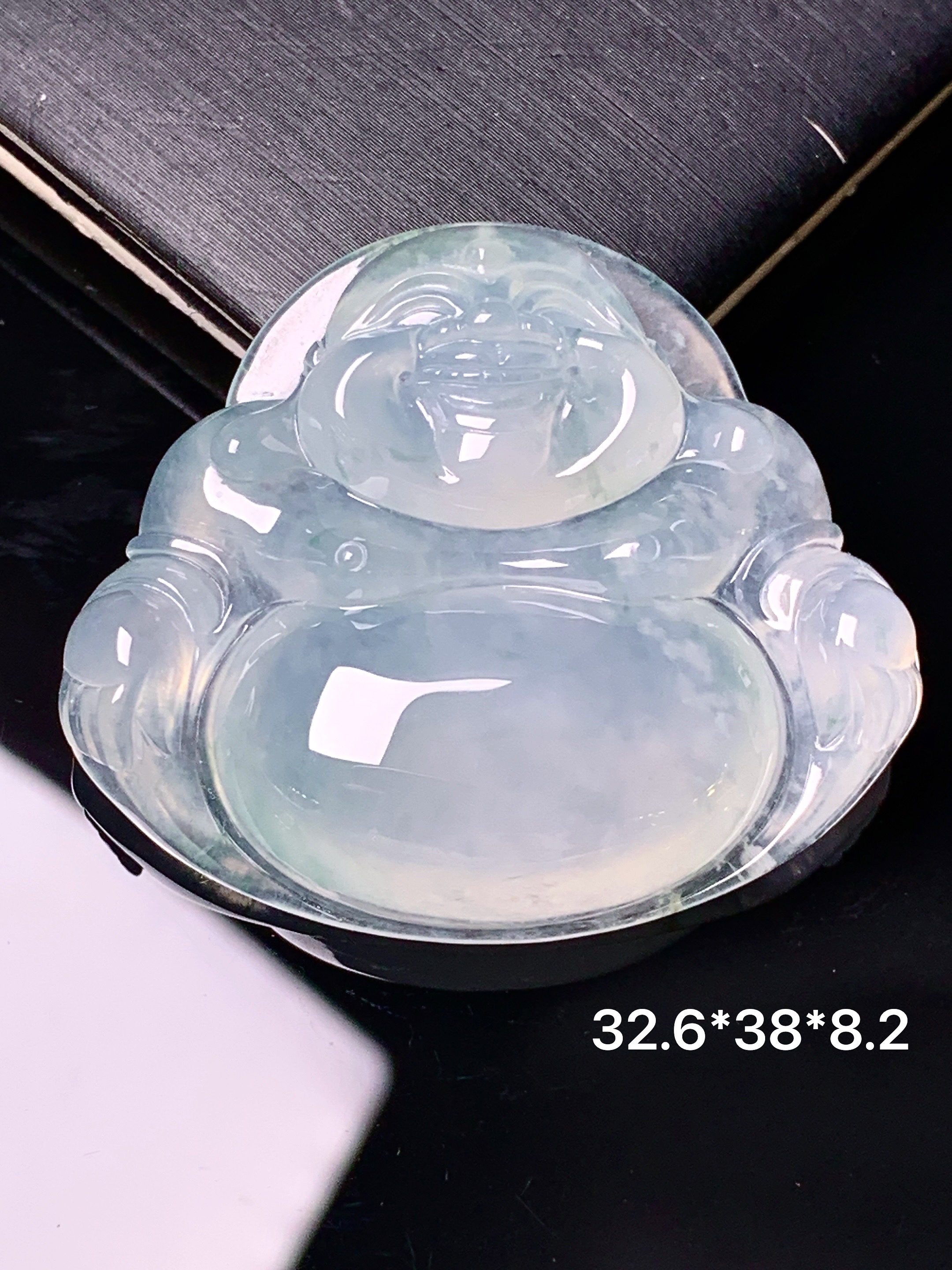 冰种佛公吊坠 玉质细腻 色泽艳丽清新 水润亮眼 整体尺寸32.6*38*8.2 x3