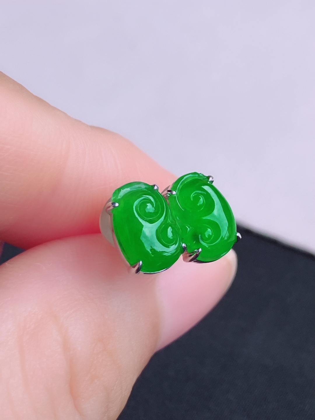 阳绿如意耳钉，简约时尚，尺寸9/7/5/自然光实拍