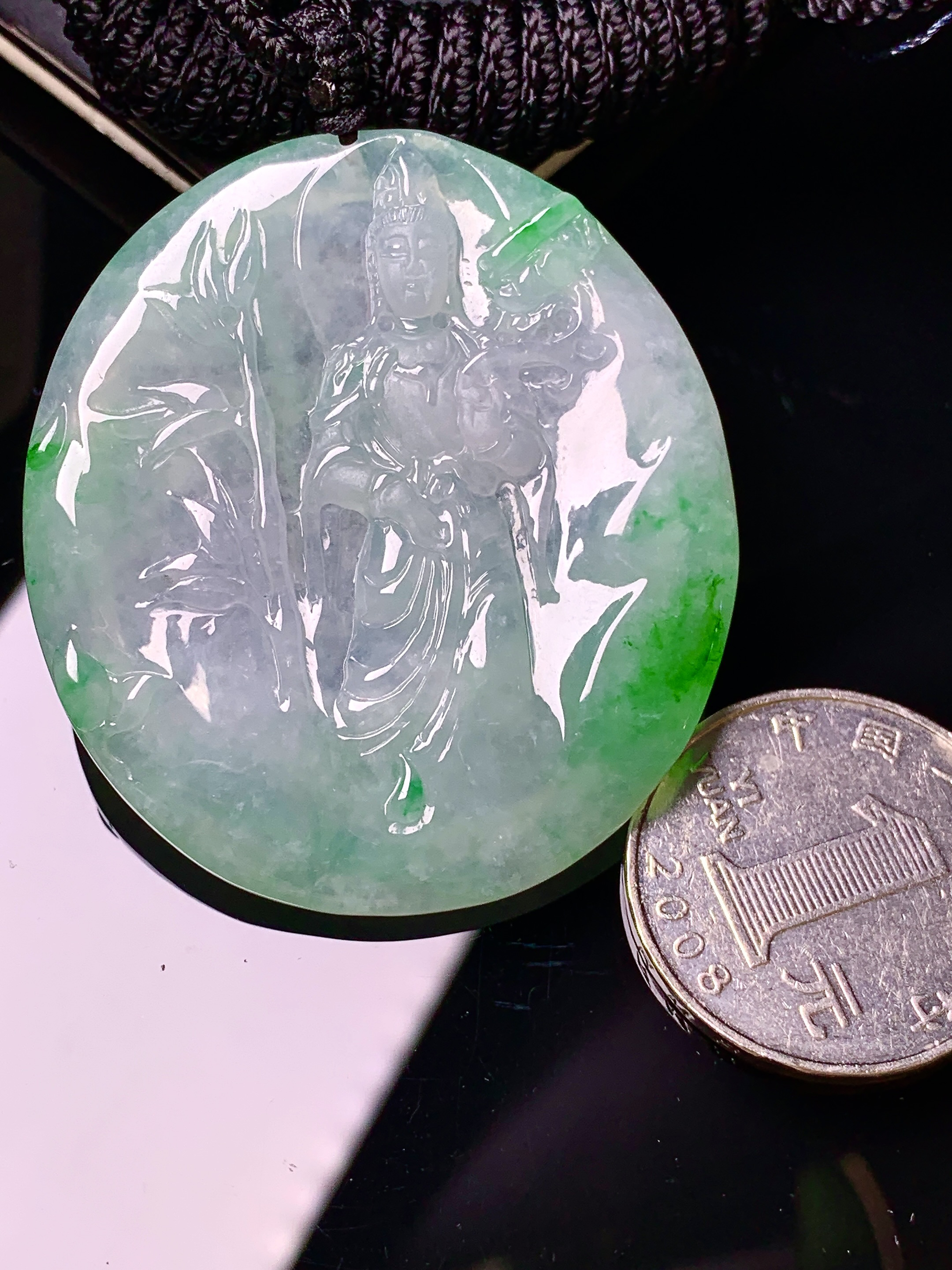 飘绿观音菩萨吊坠 玉质细腻 色泽艳丽清新 水润亮眼 整体尺寸48.3*43.5*5.2 x3