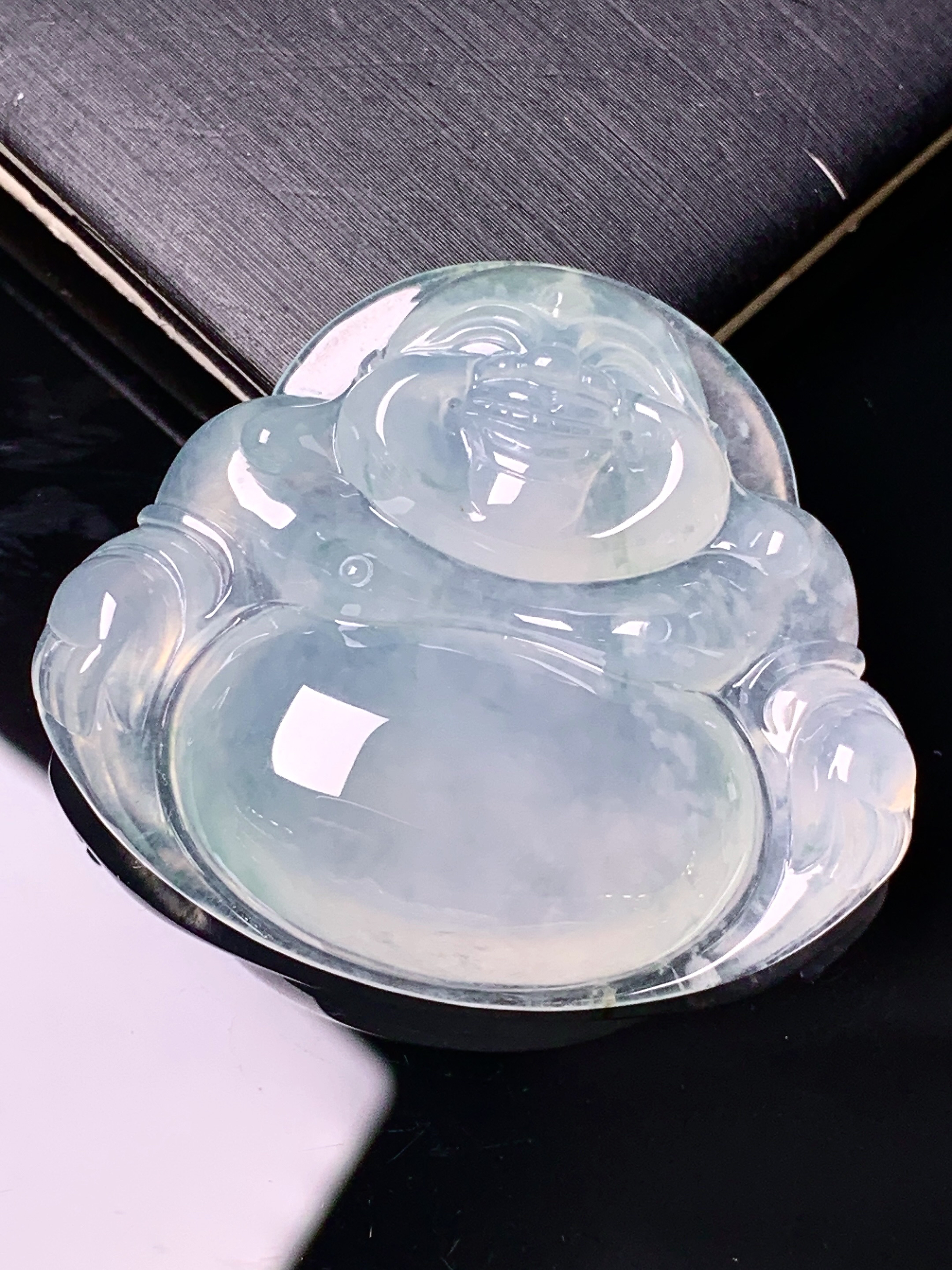 冰种佛公吊坠 玉质细腻 色泽艳丽清新 水润亮眼 整体尺寸32.6*38*8.2 x3