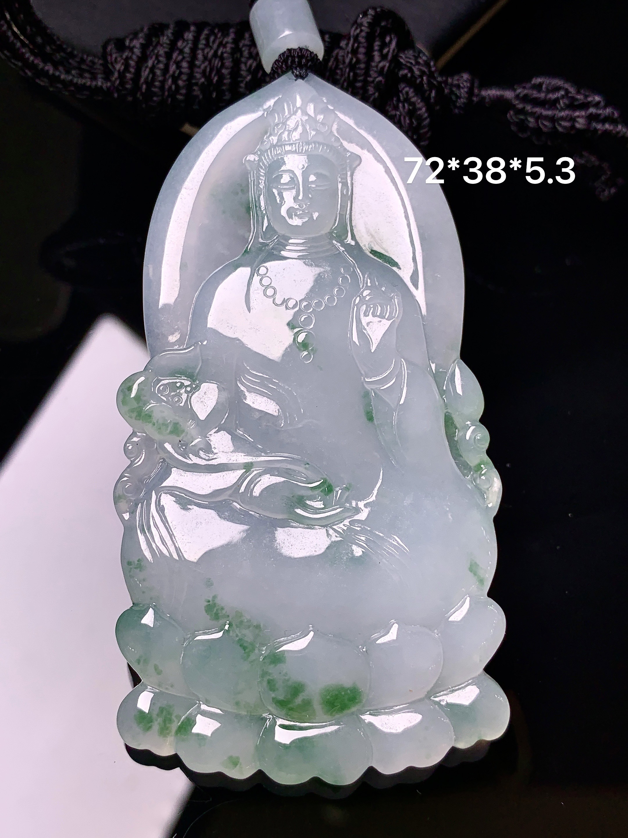 飘花观音菩萨吊坠 玉质细腻 色泽艳丽清新 水润亮眼 整体尺寸72*38*5.3 L1