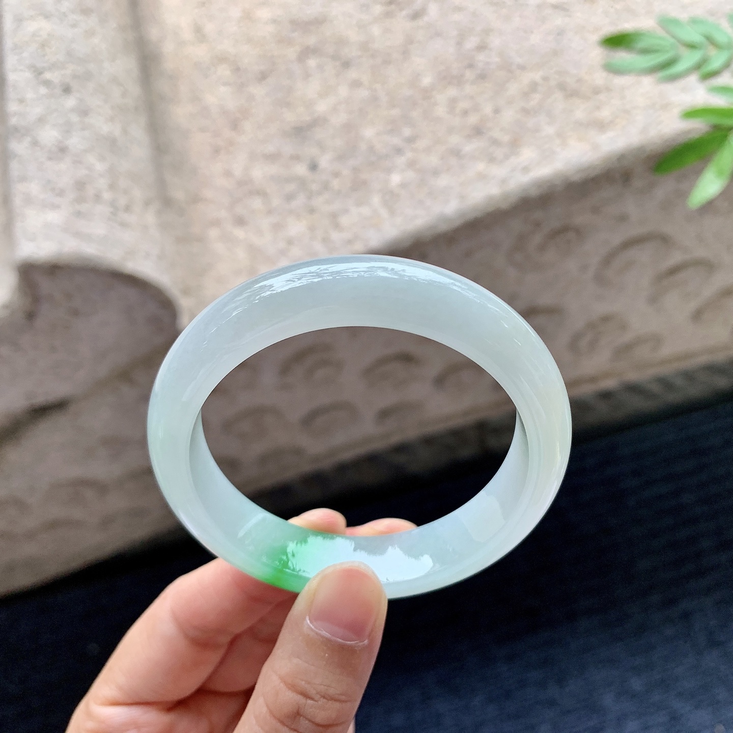 正圈51 52，圈口52.3/12/7.5，编码G9082722，细糯飘辣绿，水润，种老，细腻，打灯有棉线