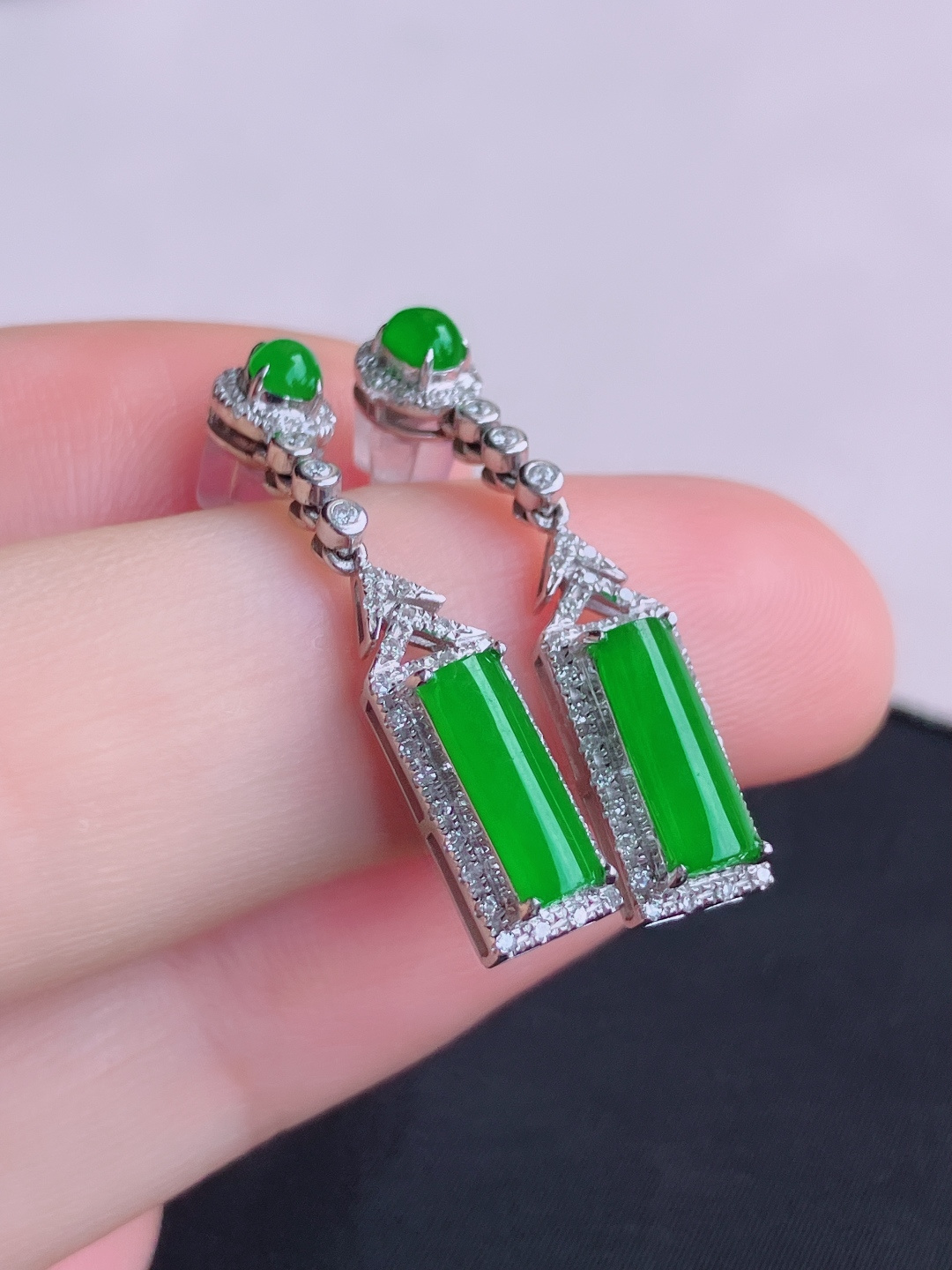 阳绿耳环，简约时尚，尺寸32/11.5/5.6/5.3/自然光实拍