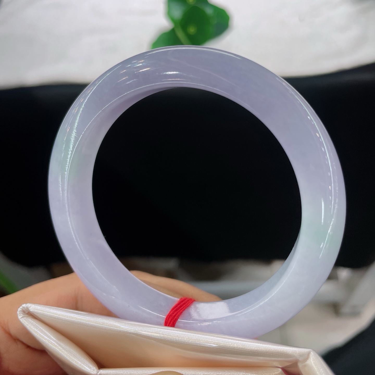圈口57/11.8/9.3，春彩正圈，56/57可戴，紫雾漫玉，浅绿生烟，凝一汪清润春水，冰丝纹，上手无视