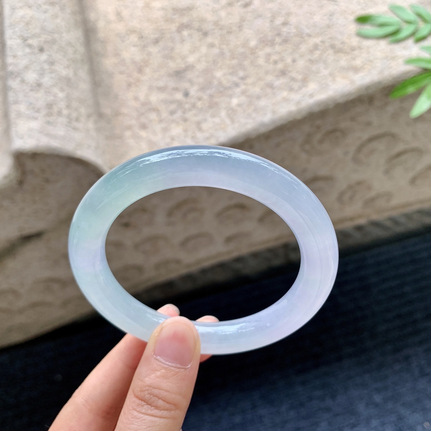 圆条56 57,圈口57.5/10.2/10.2,编码C11082706,描述冰糯春彩，水润，种老，细腻，打灯有纹线
