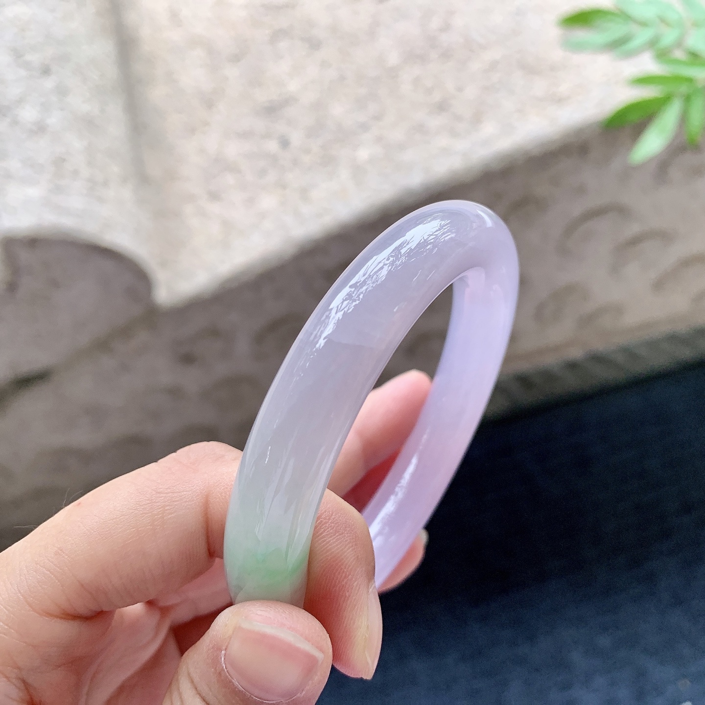 圆条52 53,圈口52/10.8/10.7,编码BA082736,描述糯冰椿彩，水润，种老，细腻，有纹线