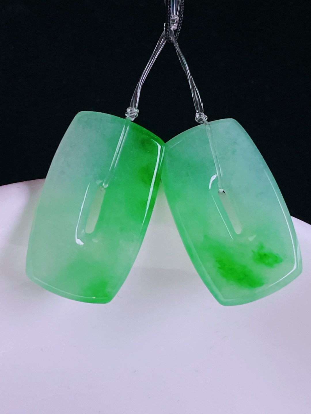 冰绿耳坠，老种起光，细底通透，尺寸：22.5/13.7/3mm0826