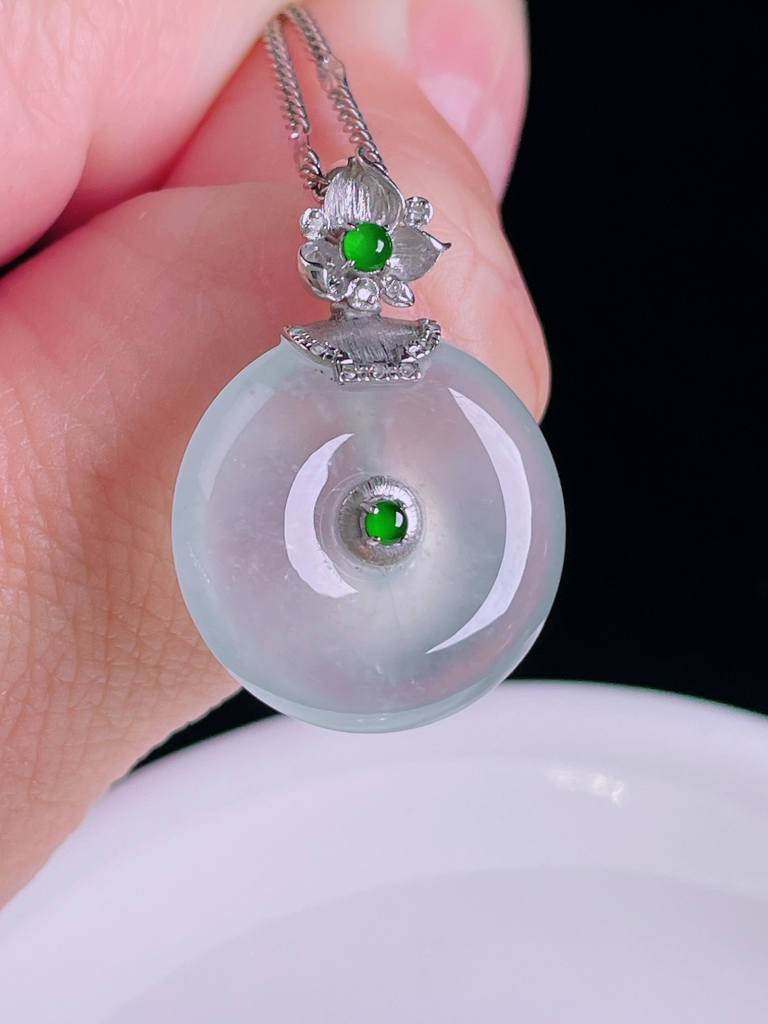 平安扣，18k镶嵌，老种起光，细底通透，尺寸：28裸石19.3/5.5mm0826