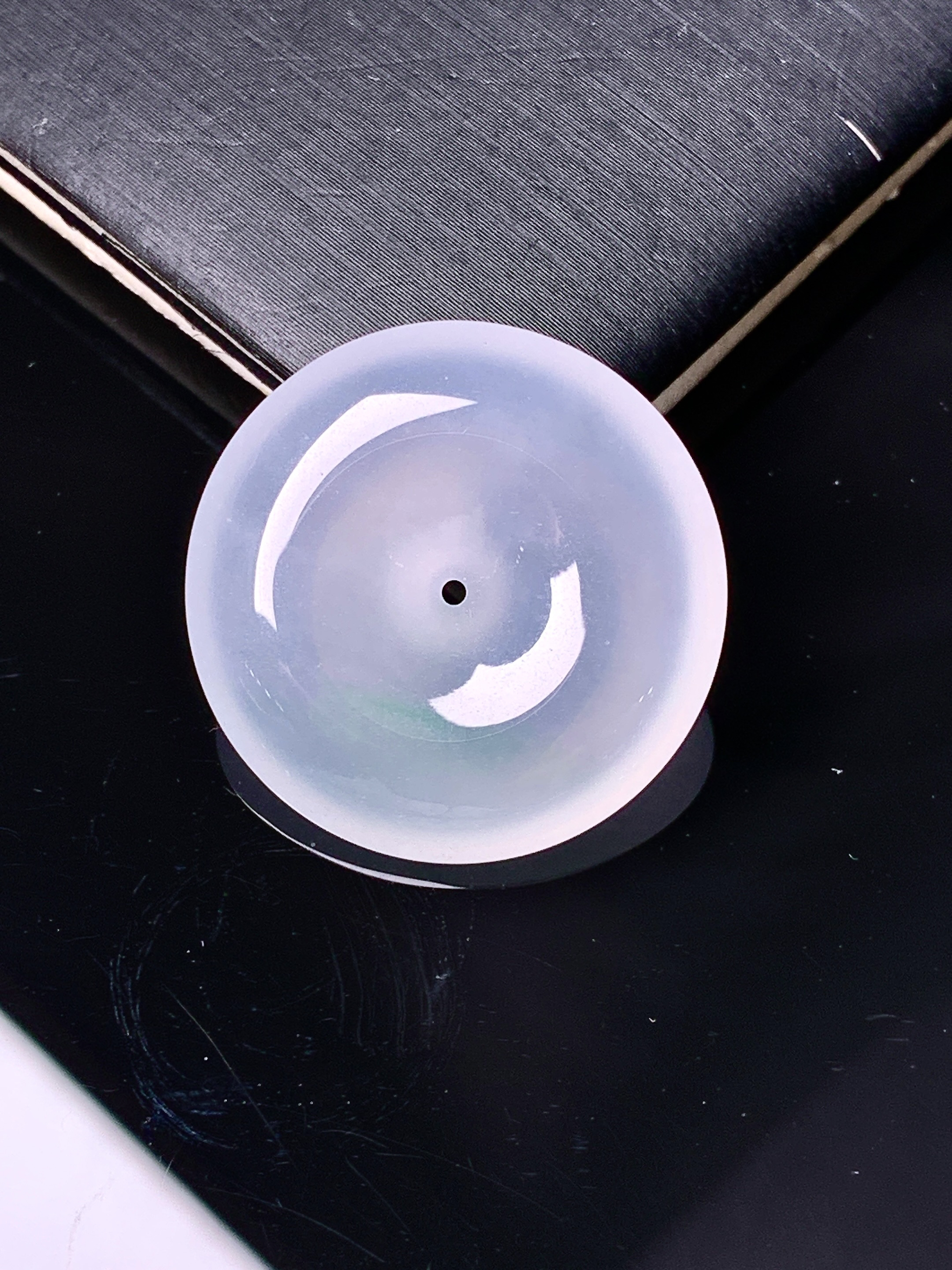 冰种平安扣吊坠 玉质细腻 色泽艳丽清新 水润亮眼 整体尺寸22.8*5.3 d3