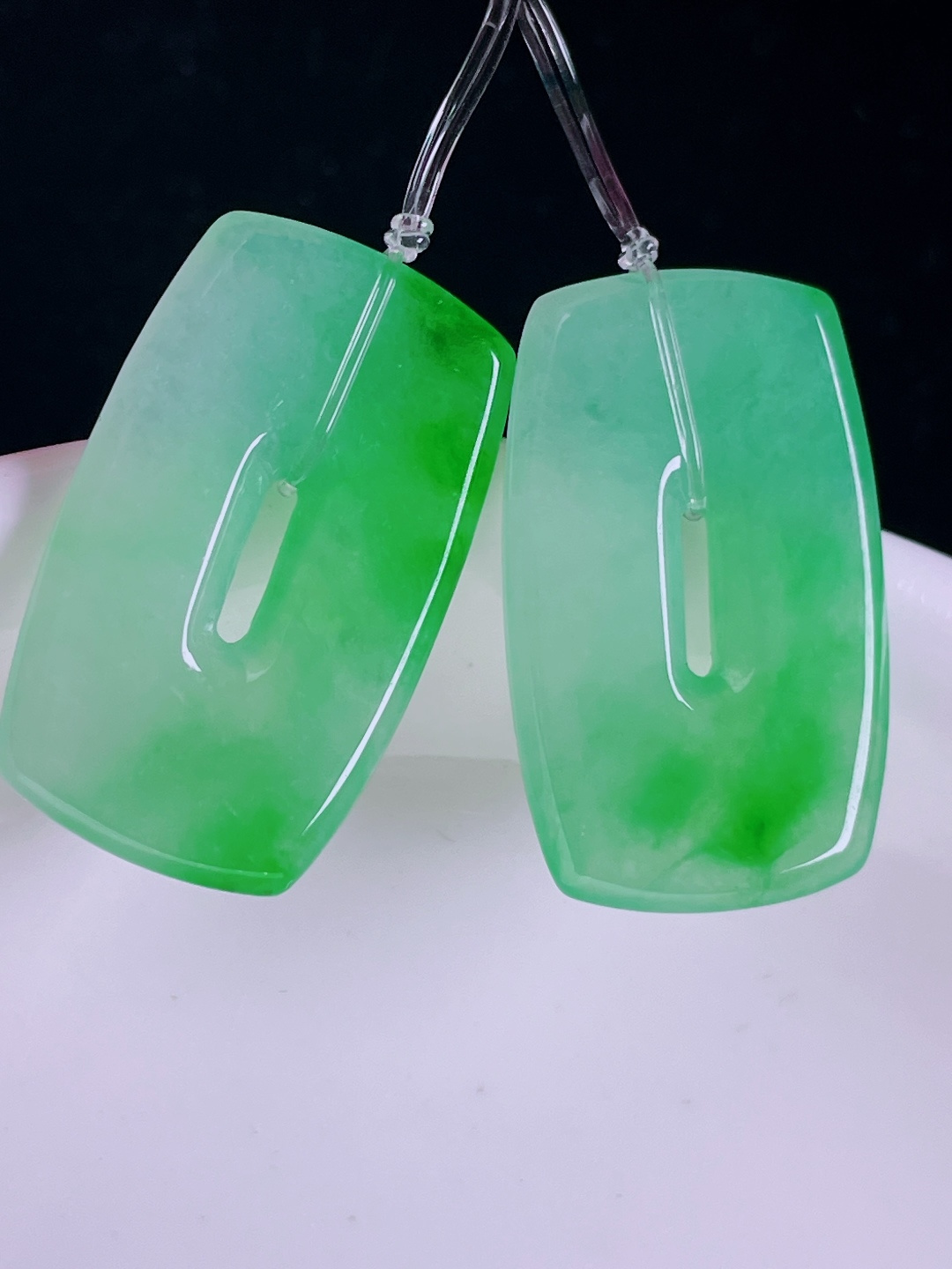 冰绿耳坠，老种起光，细底通透，尺寸：22.5/13.7/3mm0826