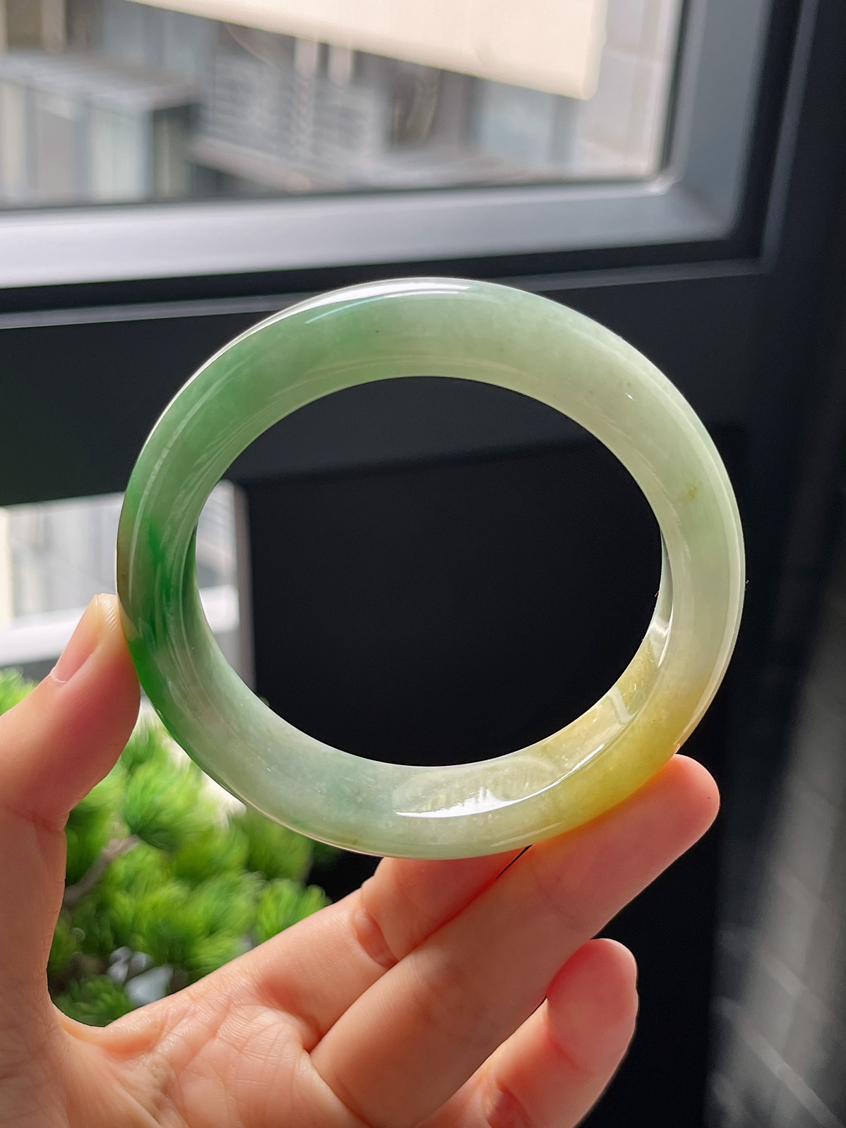圈口56.3，糯化种黄加绿翡翠正圈手镯