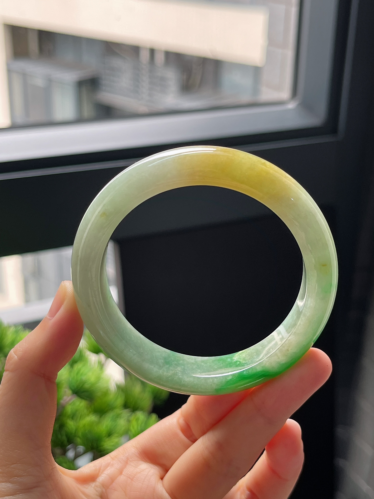 圈口56.3，糯化种黄加绿翡翠正圈手镯