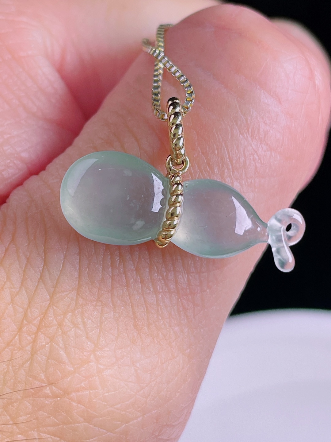 高冰葫芦，18k镶嵌，老种起光，细底通透，尺寸：裸石24/8.5/4.6mm0826