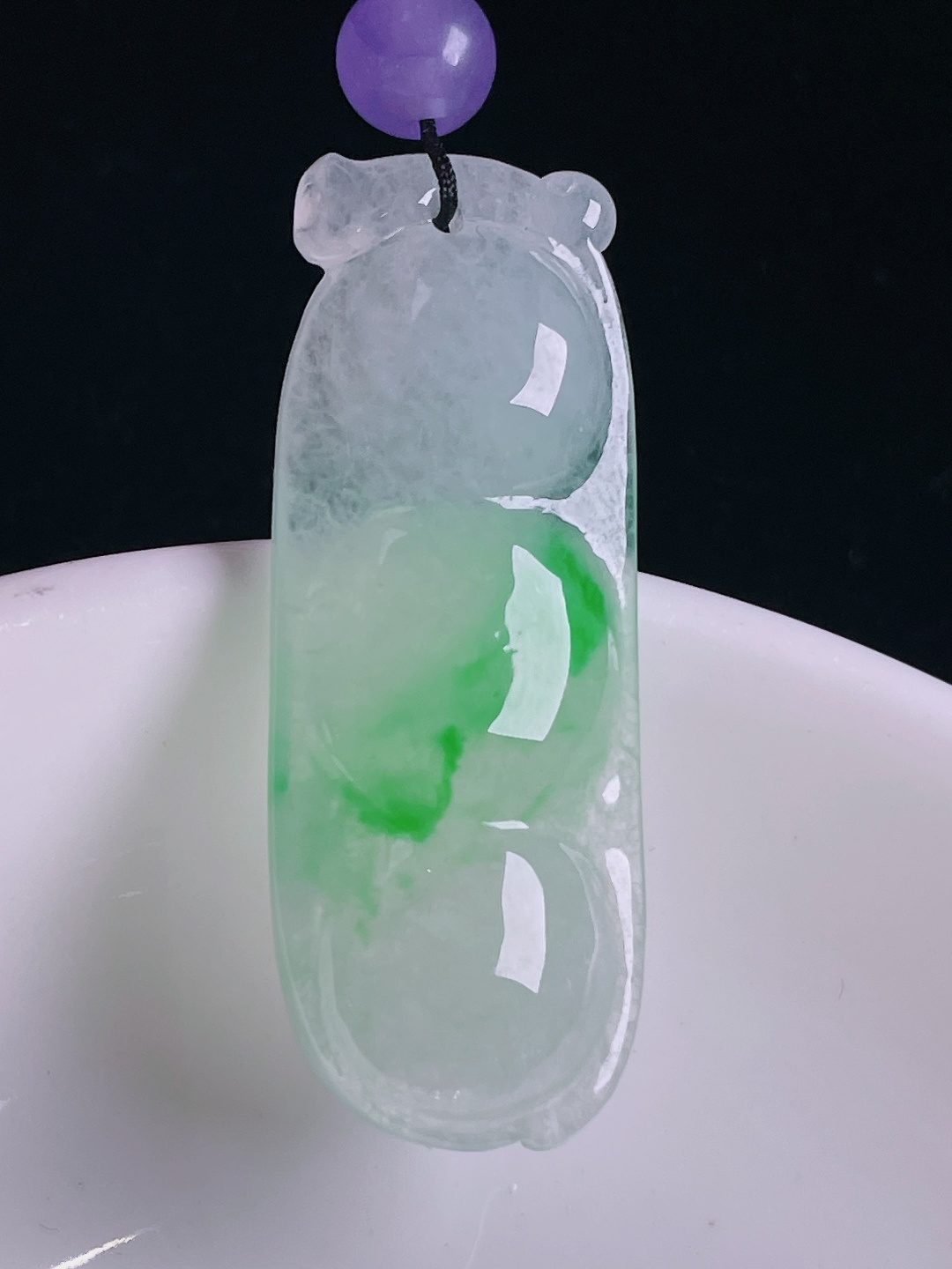 冰绿福豆/豆子，老种起光，细底通透，尺寸：39.4/15.4/6.3mm0826