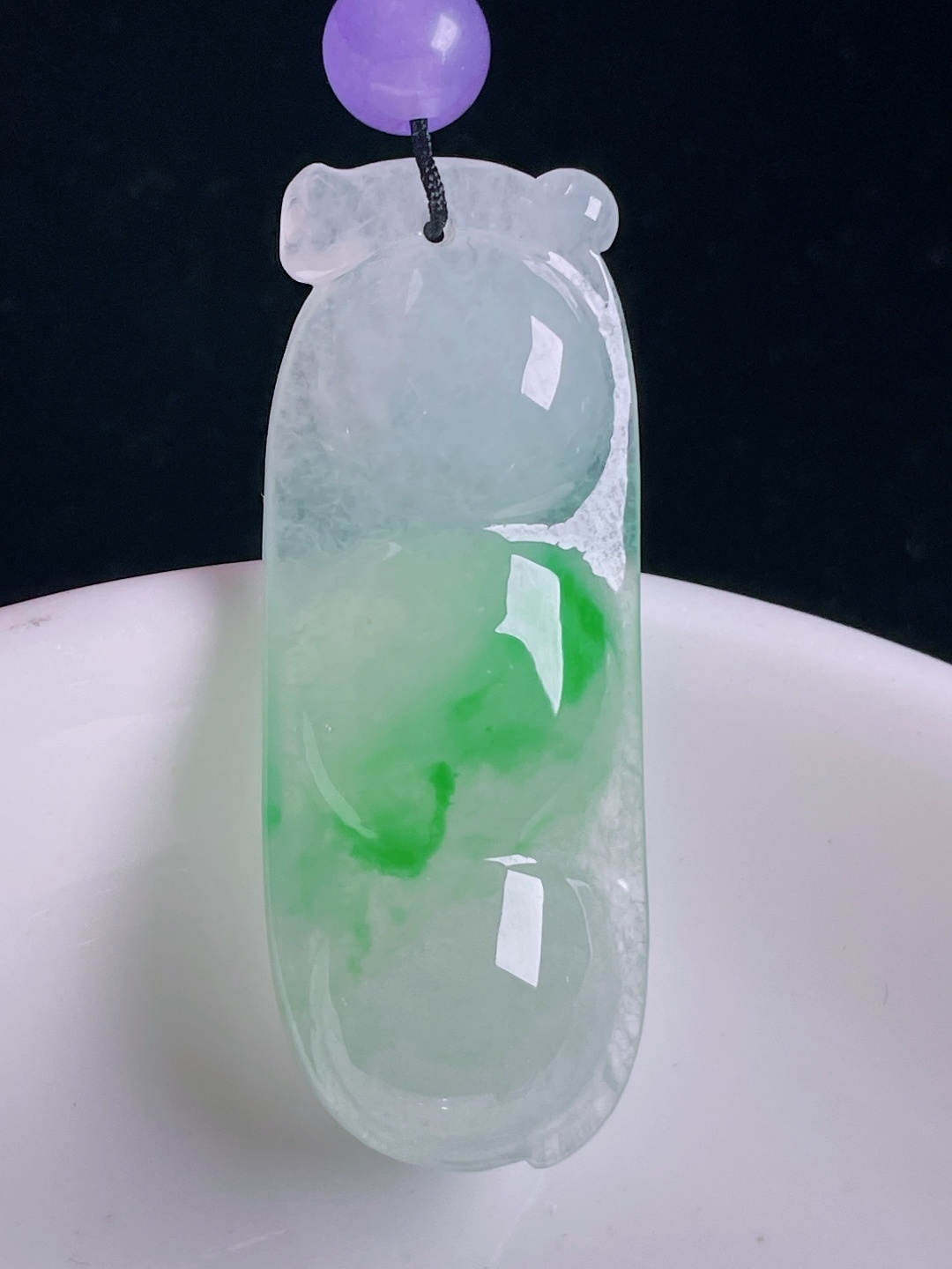 冰绿福豆/豆子，老种起光，细底通透，尺寸：39.4/15.4/6.3mm0826