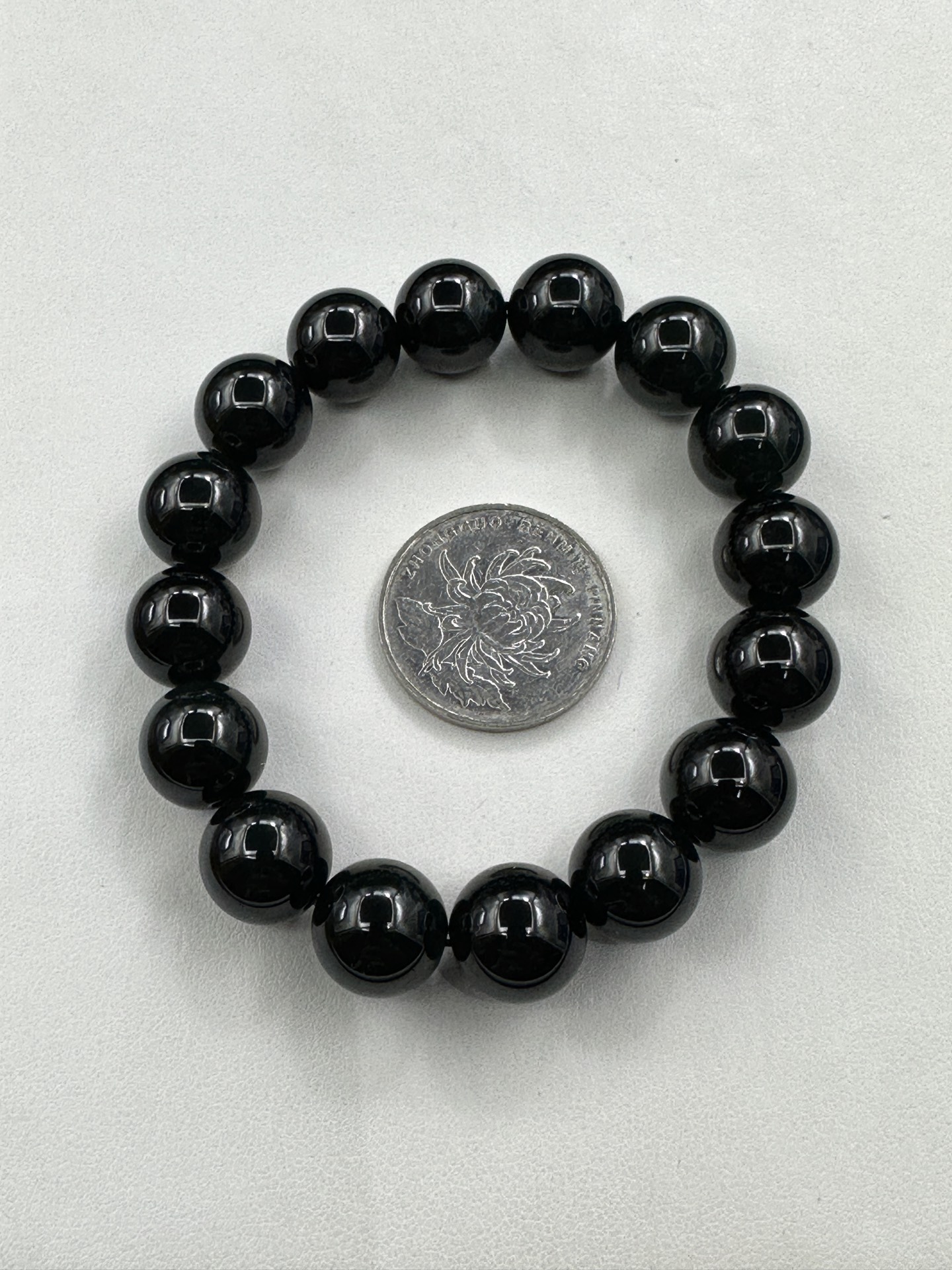 ：【墨翠手串13mm】老坑冰种，黑度极黑，灯照全透，呈帝王绿，种老起光，底极细腻，圆润饱满