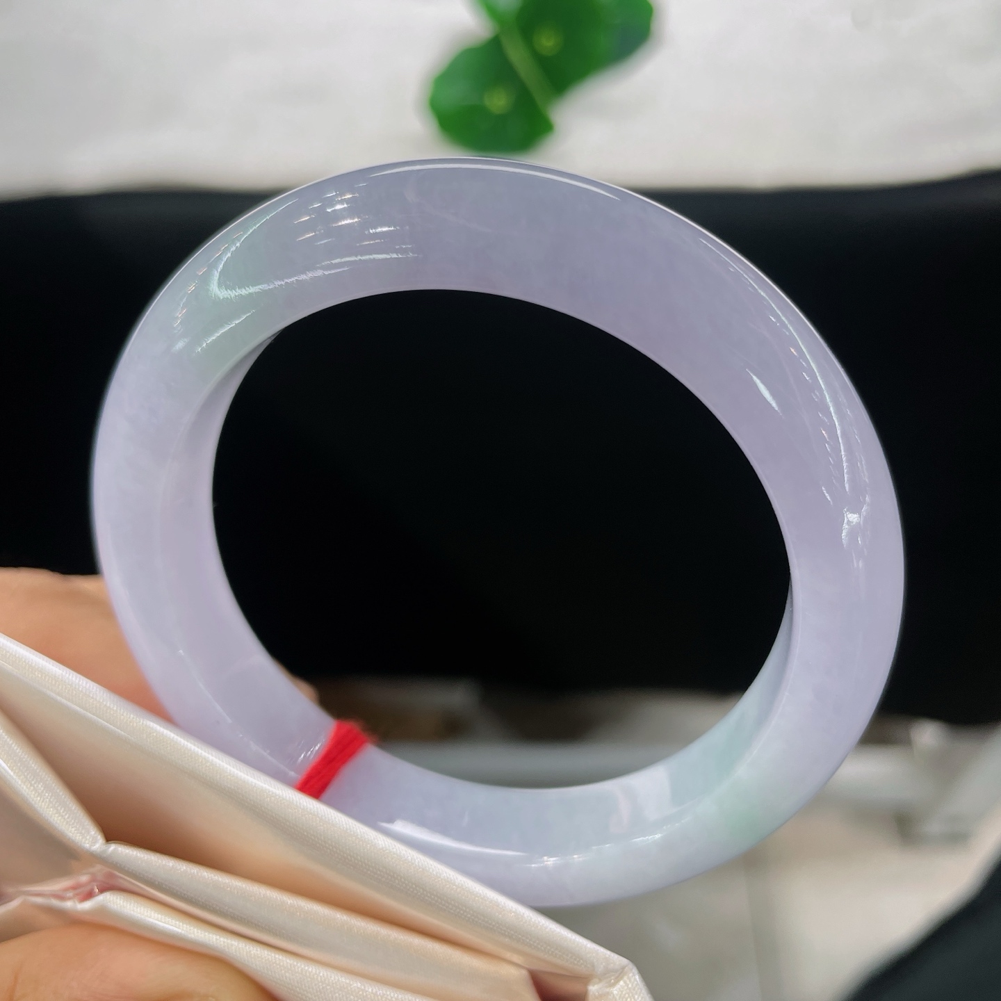 圈口57/11.8/9.3，春彩正圈，56/57可戴，紫雾漫玉，浅绿生烟，凝一汪清润春水，冰丝纹，上手无视