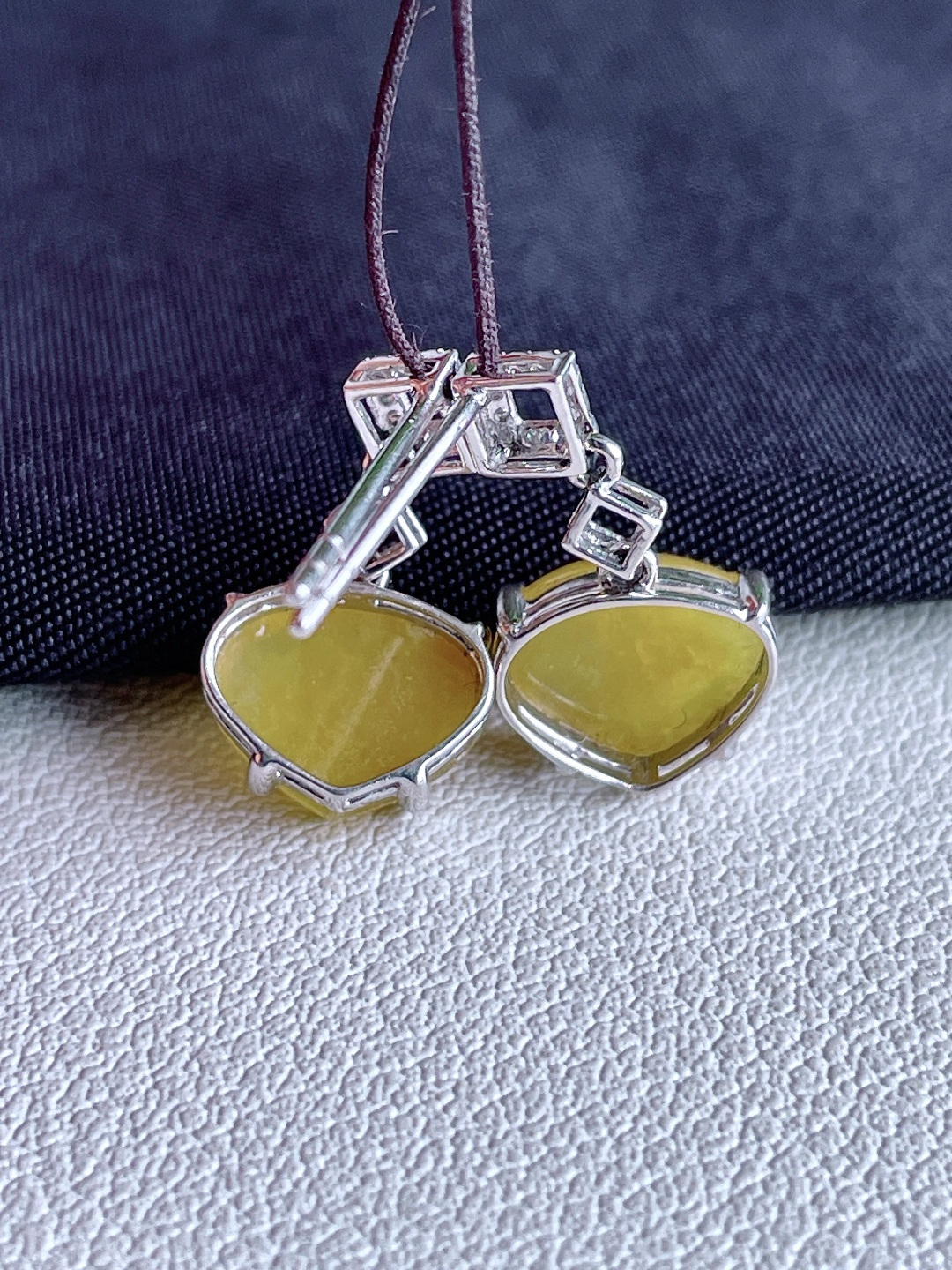 冰黄翡爱心桃心耳坠,18k金镶嵌,无裂,性比高