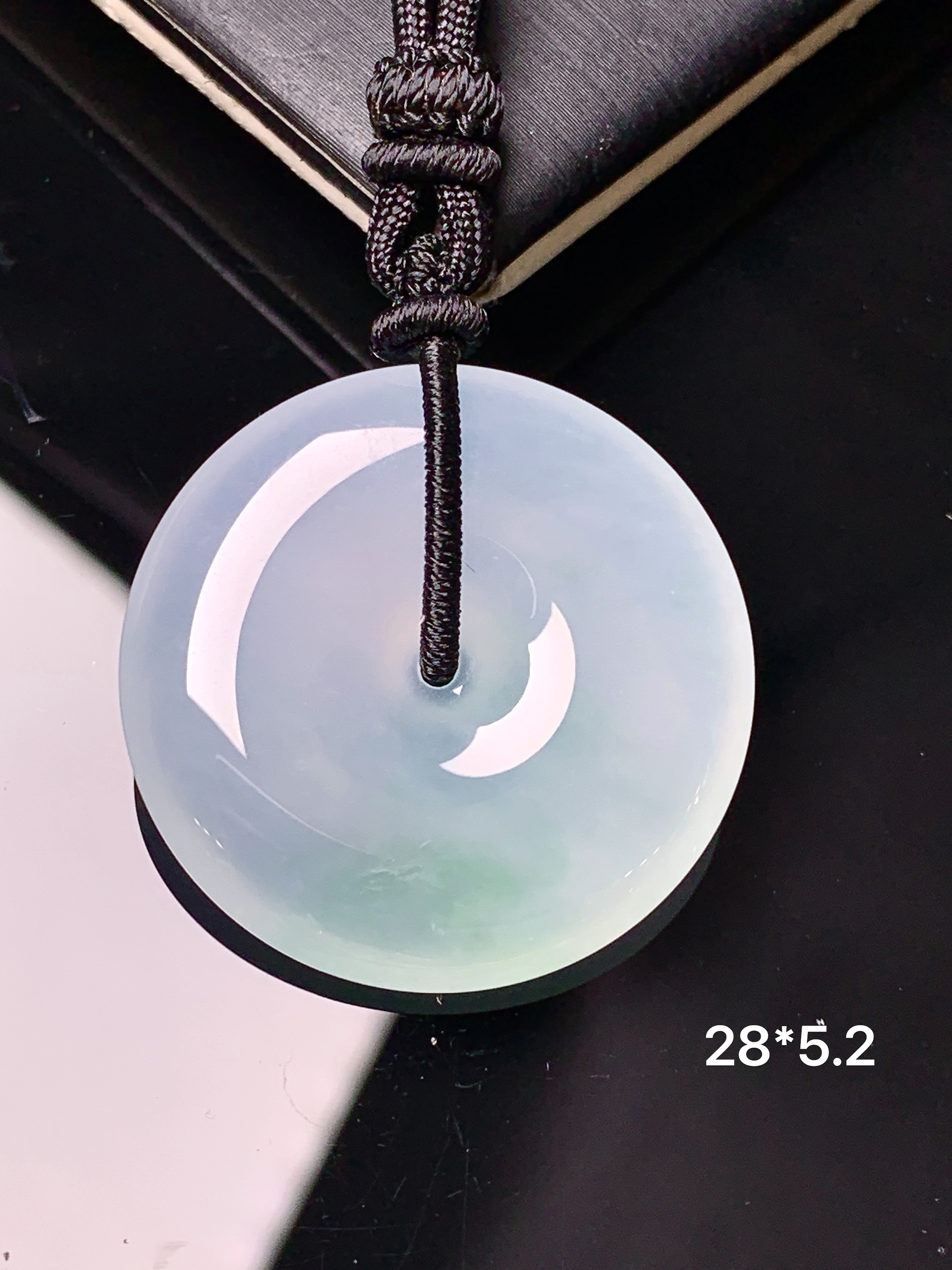 冰种平安扣吊坠 玉质细腻 色泽艳丽清新 水润亮眼 整体尺寸28*5.2 c1
