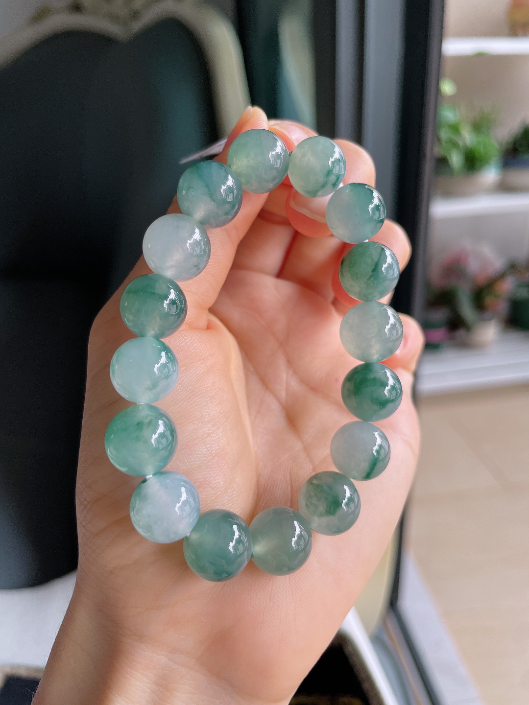 ️，缅甸天然翡翠A货，冰飘花手串，尺寸：12.2mm。【编4414】
