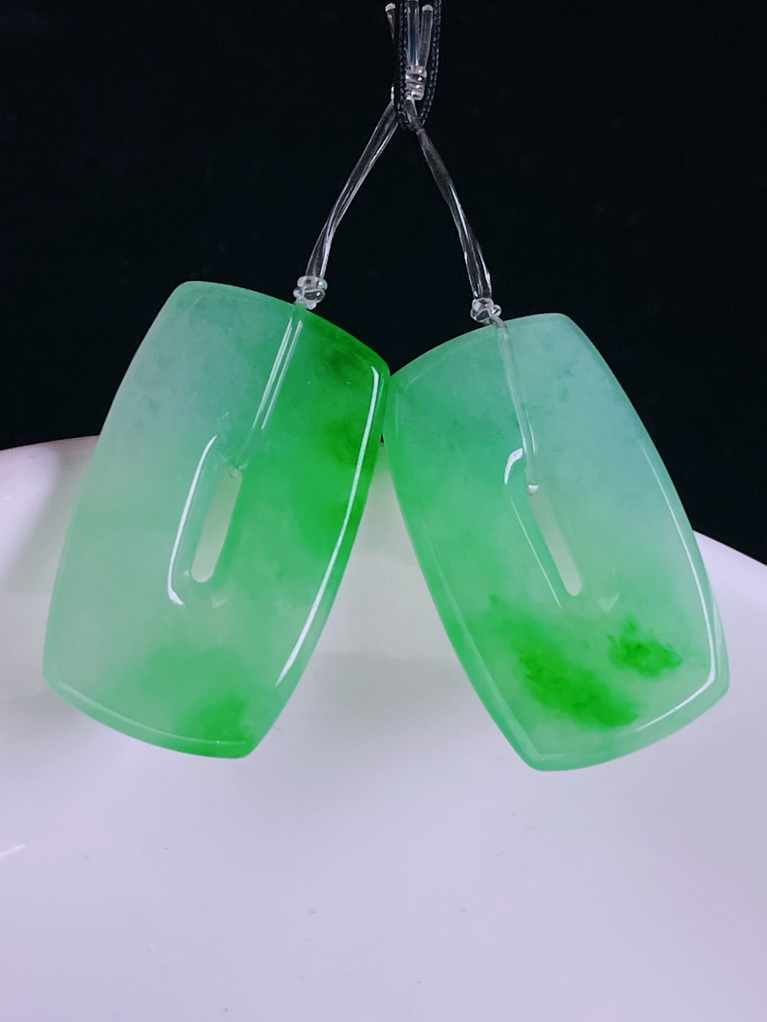 冰绿耳坠，老种起光，细底通透，尺寸：22.5/13.7/3mm0826