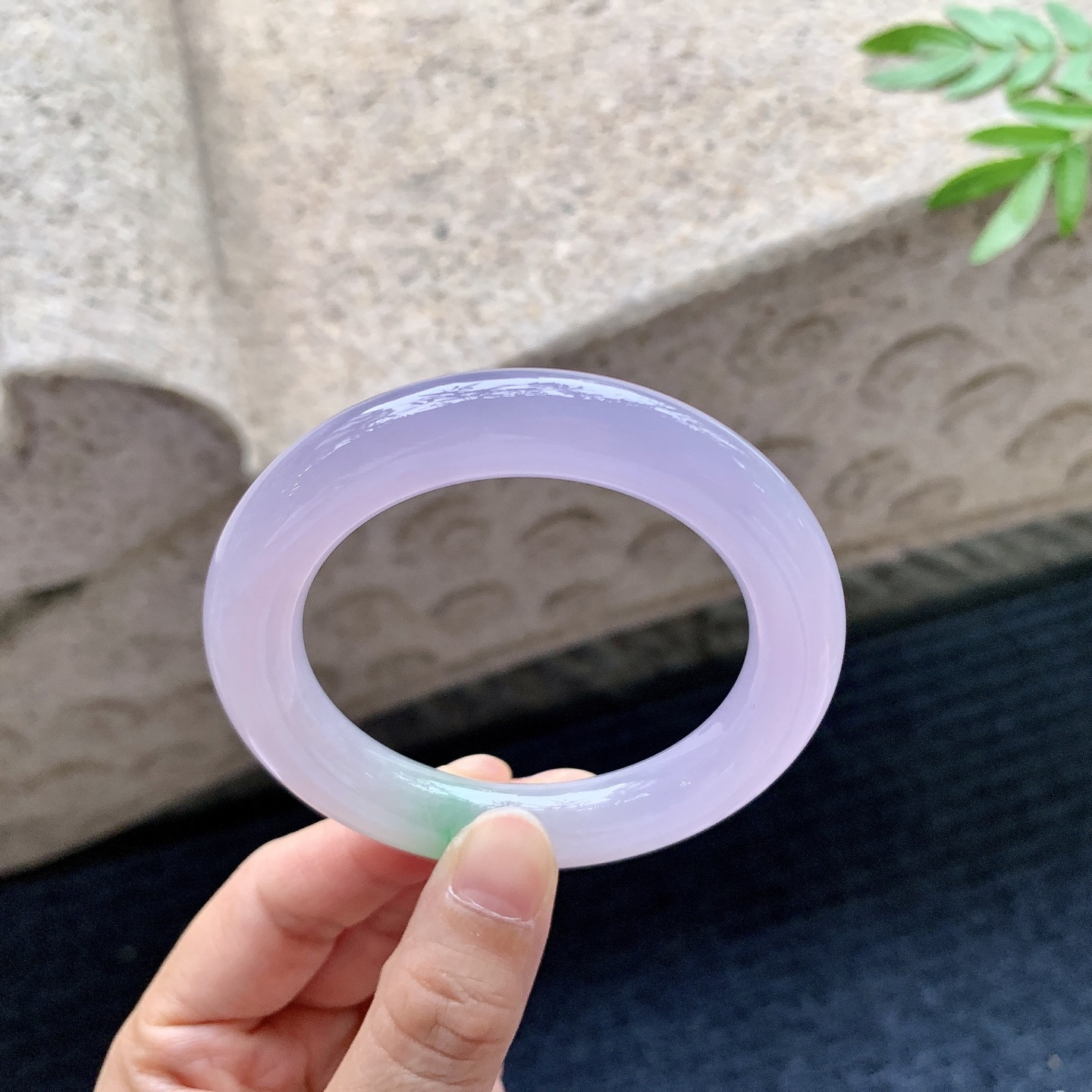 圆条52 53,圈口52/10.8/10.7,编码BA082736,描述糯冰椿彩，水润，种老，细腻，有纹线
