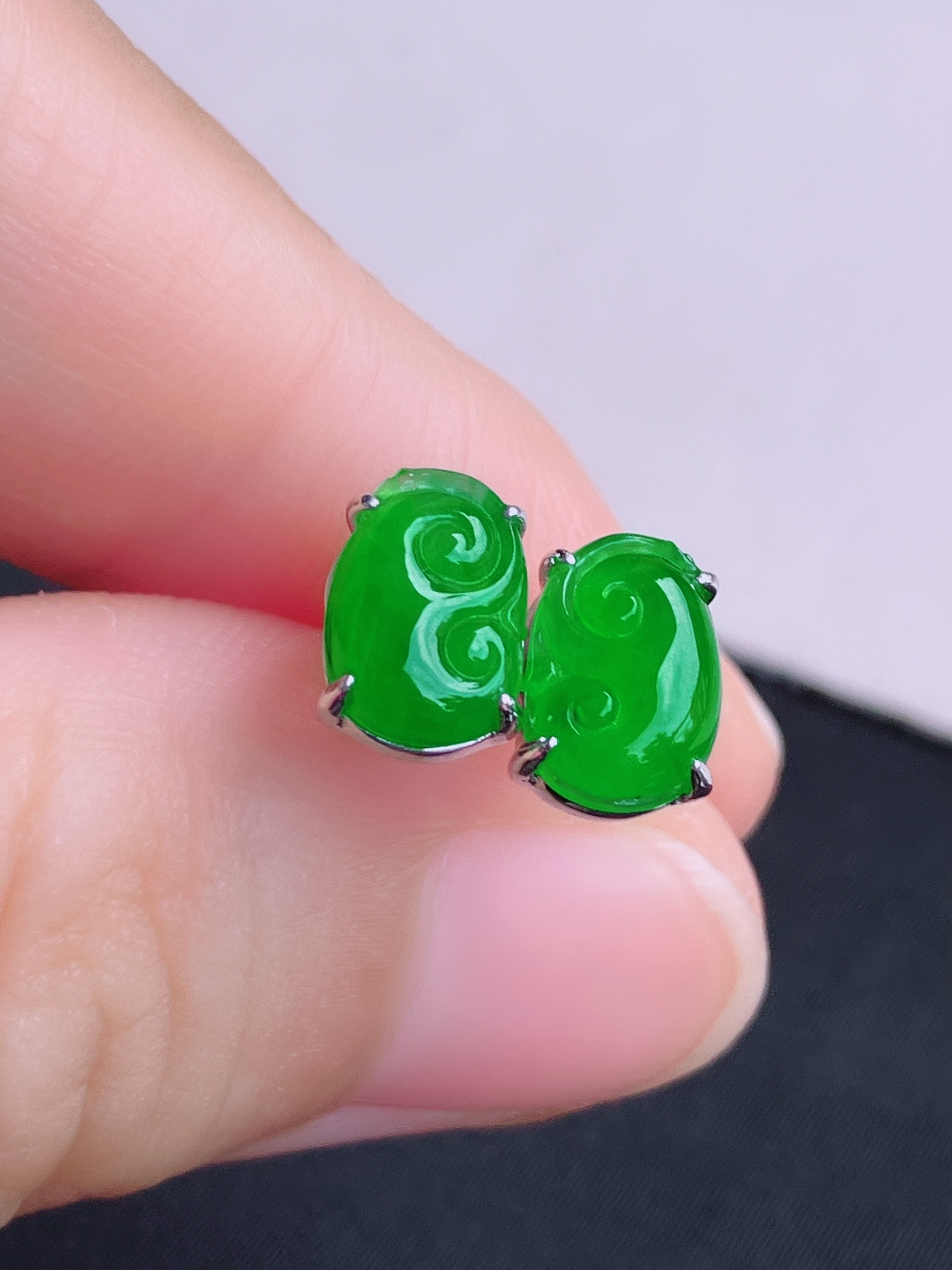 阳绿如意耳钉，简约时尚，尺寸9/7/5/自然光实拍