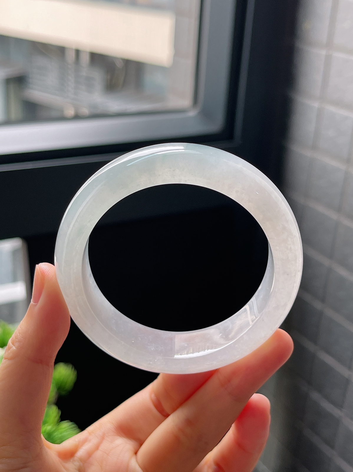 圈口54，冰糯种飘花宽版厚装翡翠正圈手镯