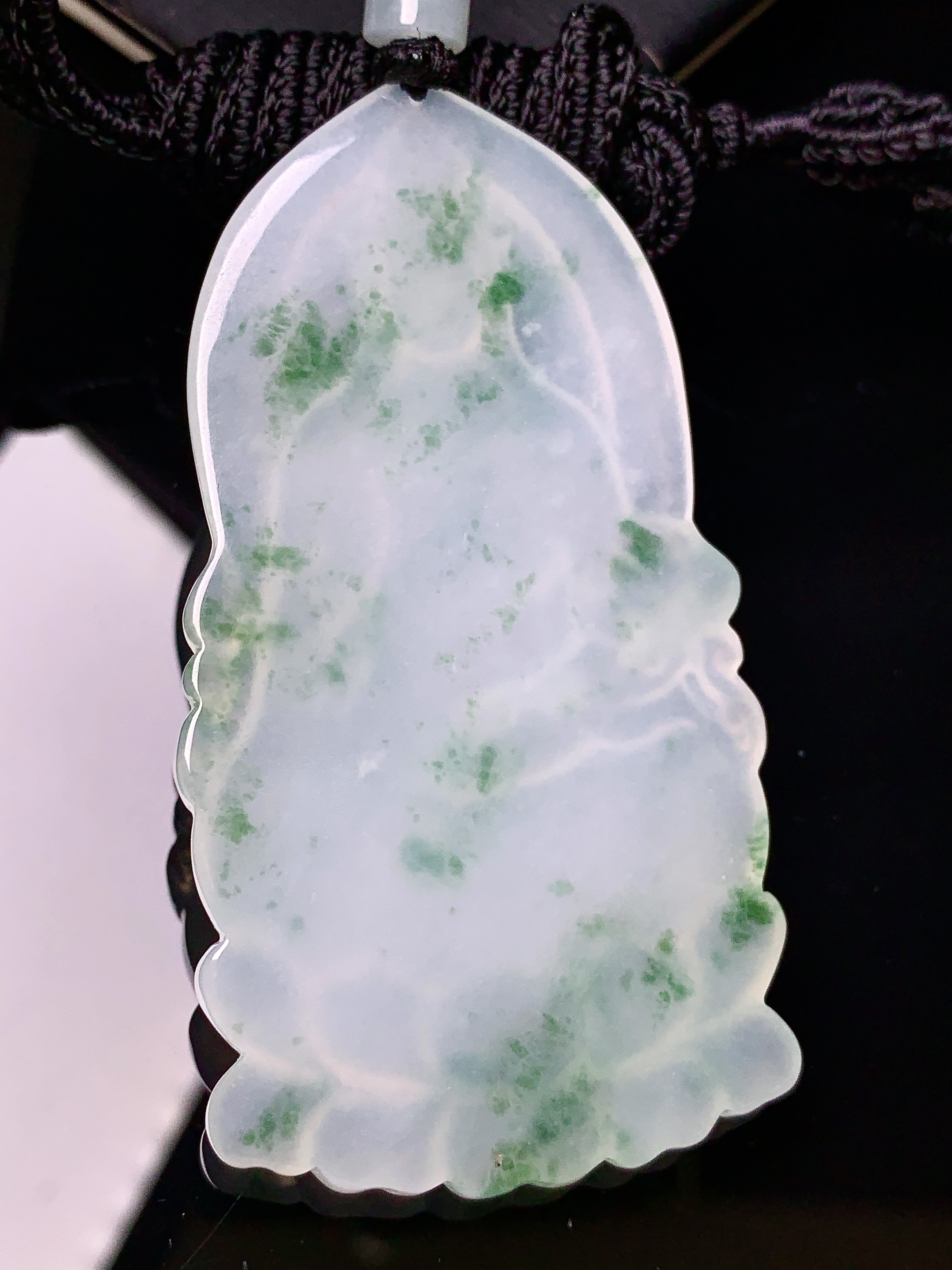 飘花观音菩萨吊坠 玉质细腻 色泽艳丽清新 水润亮眼 整体尺寸72*38*5.3 L1