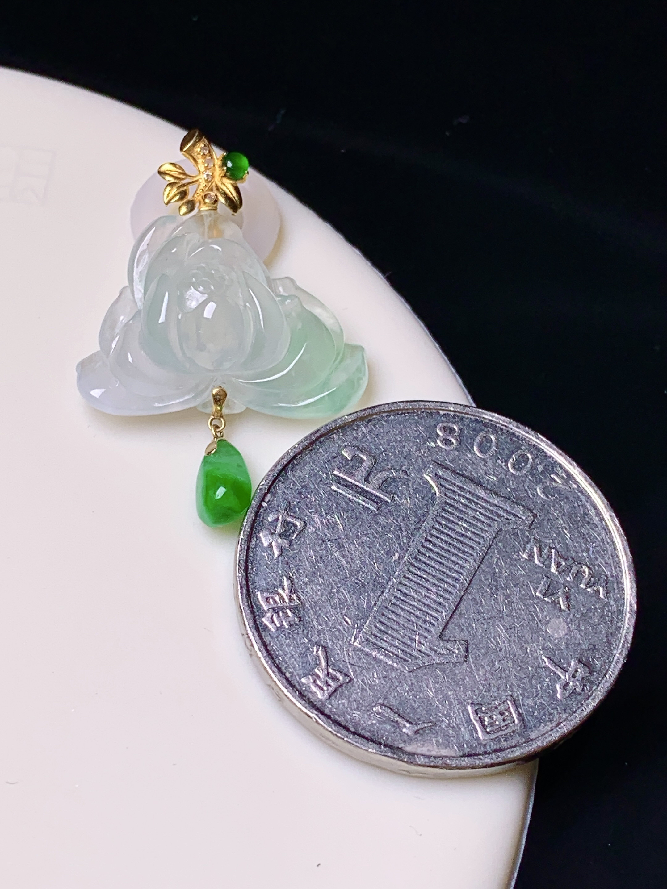 18k金镶嵌冰种莲花吊坠 玉质细腻 色泽艳丽清新 水润亮眼 整体尺寸27.5*18.8*7.7 e1