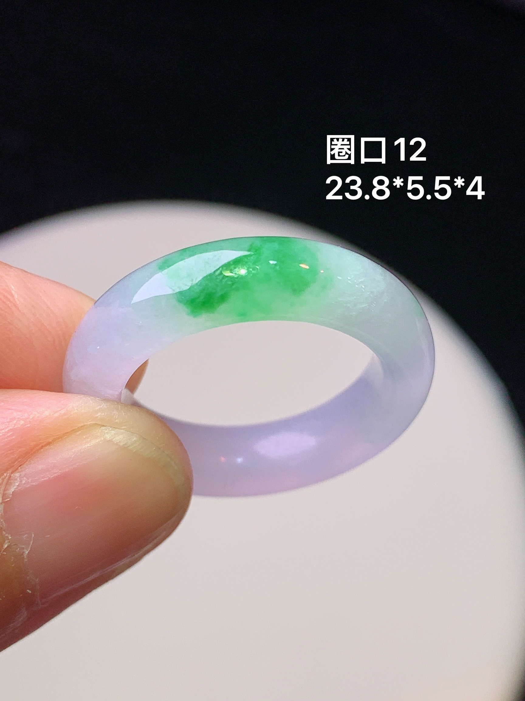 飘绿指环 玉质细腻 色泽艳丽清新 水润亮眼 圈口12 整体尺寸23.8*5.5*4 a5