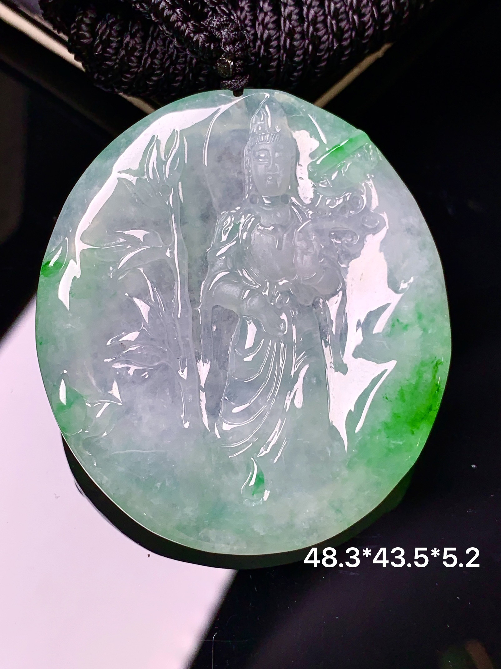 飘绿观音菩萨吊坠 玉质细腻 色泽艳丽清新 水润亮眼 整体尺寸48.3*43.5*5.2 x3