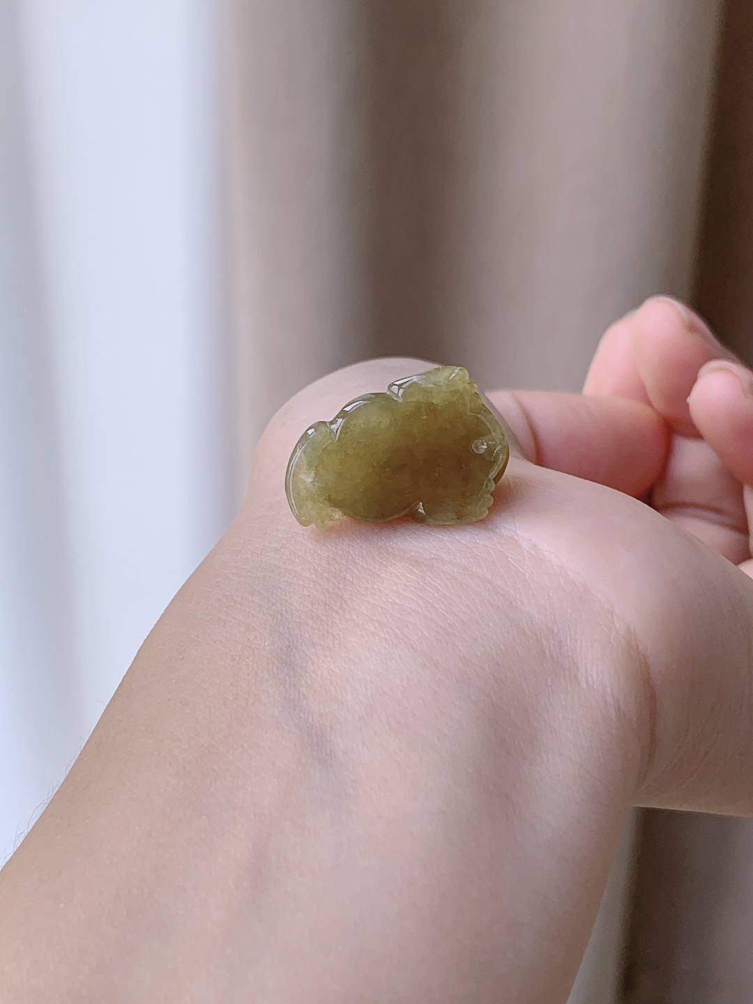 冰黄翡三脚金蟾吊坠,性比高,超厚,鸡油黄