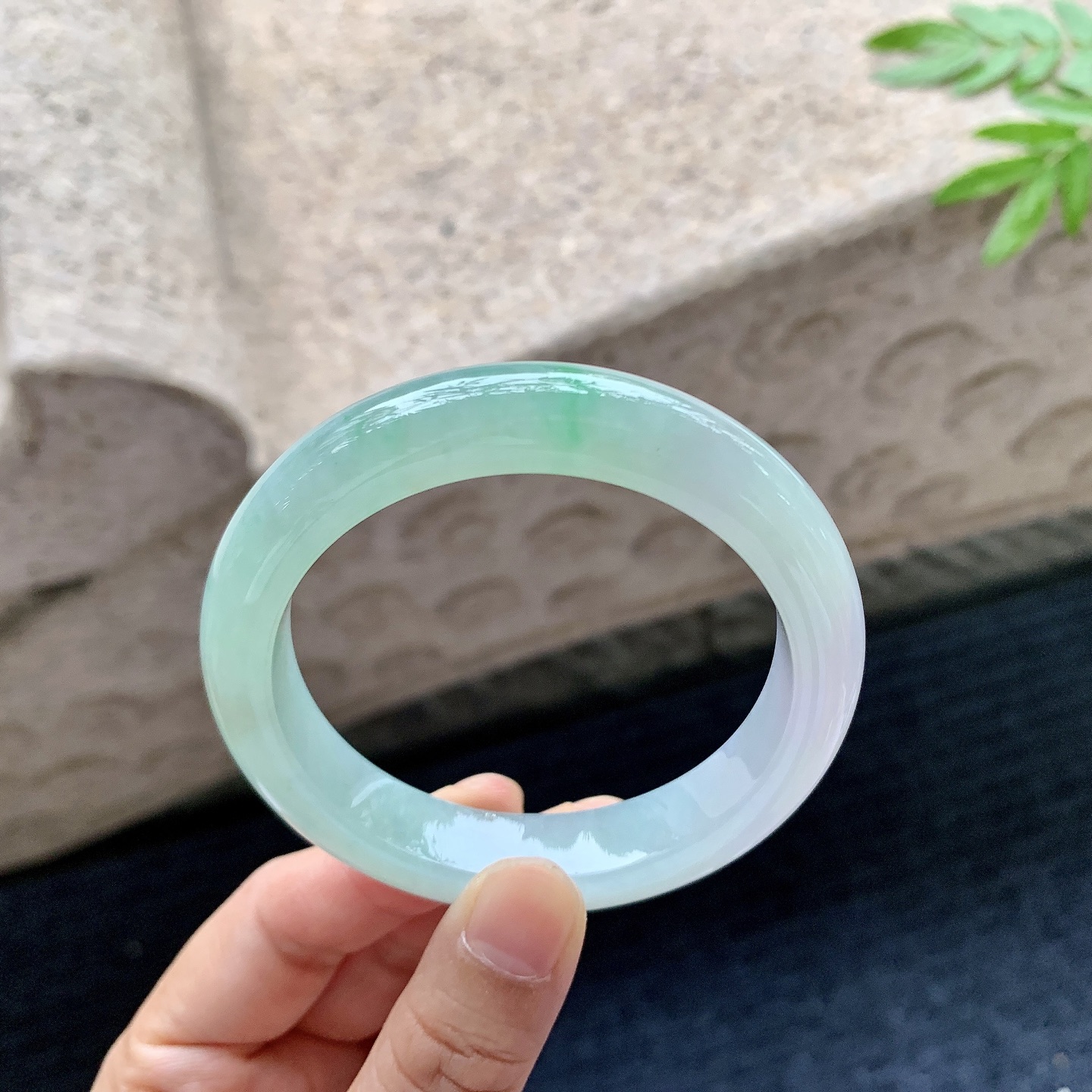 正圈53 54,圈口54/11.5/8.7,编码Q5082709,糯冰飘绿，水润，种老，细腻，打灯有棉线