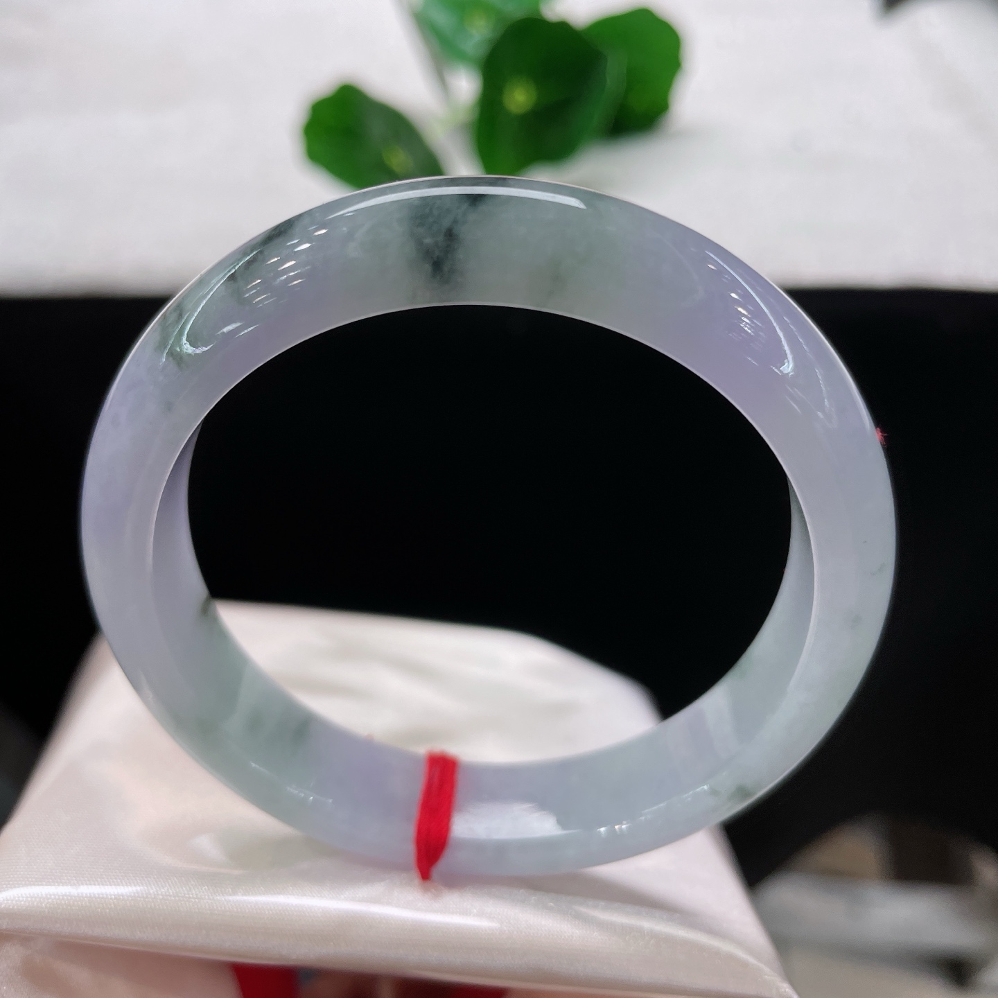 圈口55.8/12/7.5，莫奈花园正圈，55/56可戴，淡紫与浅绿交织，仿若烟霞漫谷，飘花灵动，细