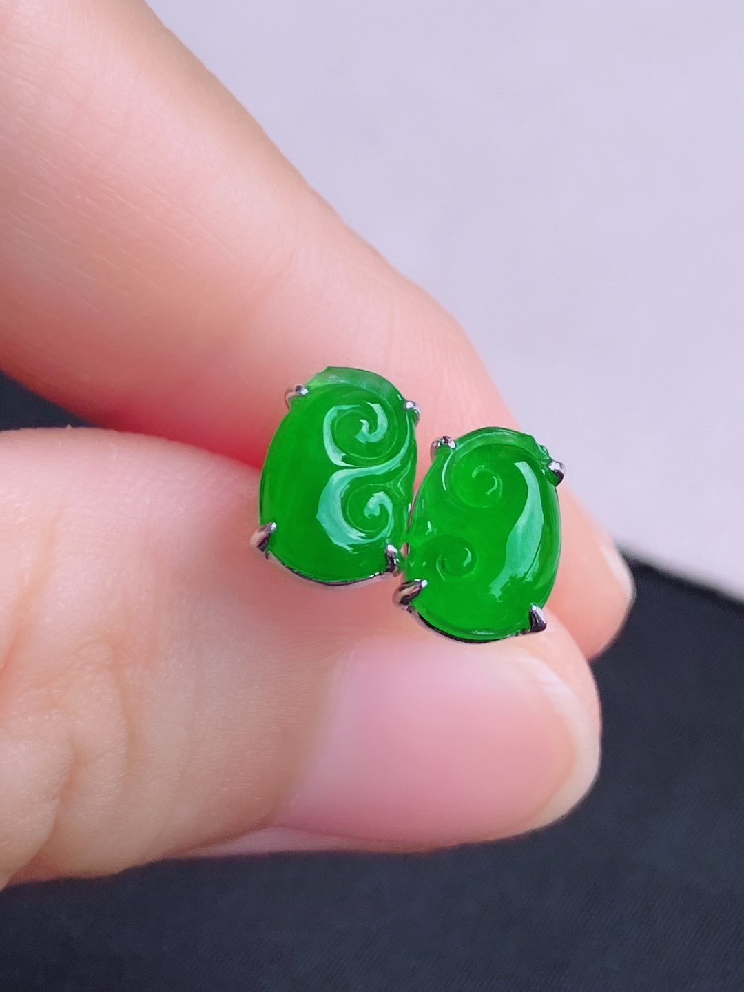 阳绿如意耳钉，简约时尚，尺寸9/7/5/自然光实拍