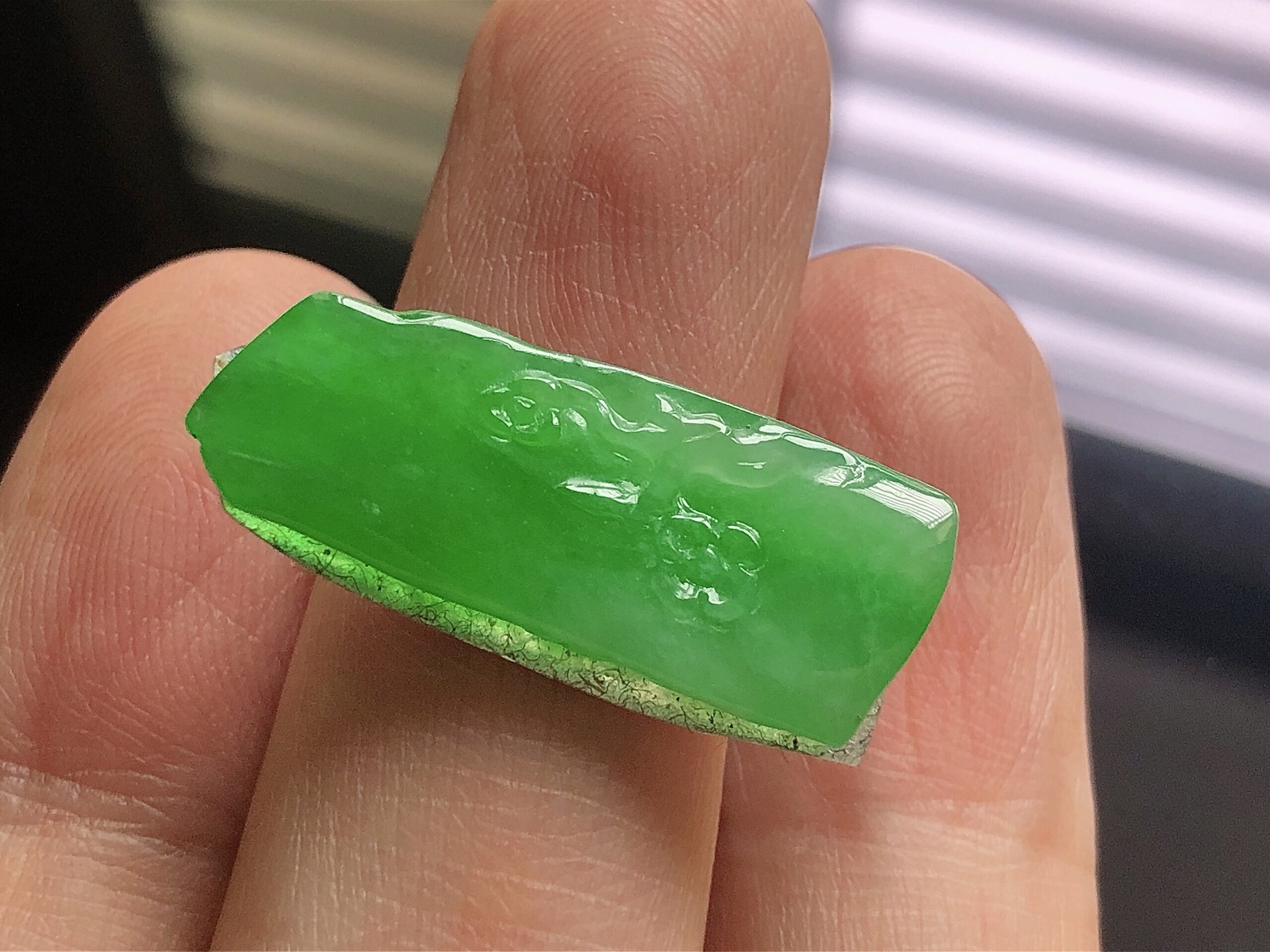️ 冰种阳绿竹节， 色泽艳阳，通透水润，玉质细腻，夺目迷人，镶嵌效果，品相，无裂，尺寸27.2*10.6*3.8